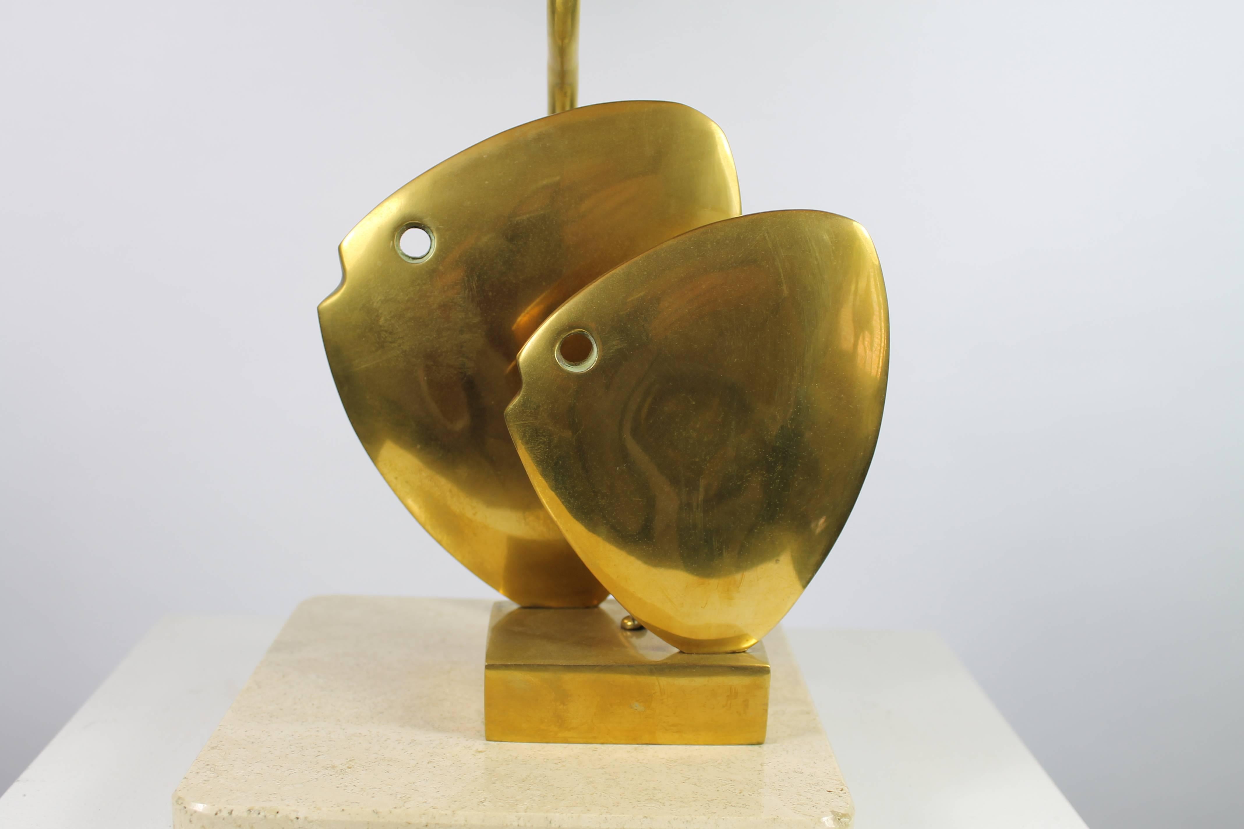 Italian Abstract Brass Two Fish Sculpture Lamp, Italy, 1970s For Sale