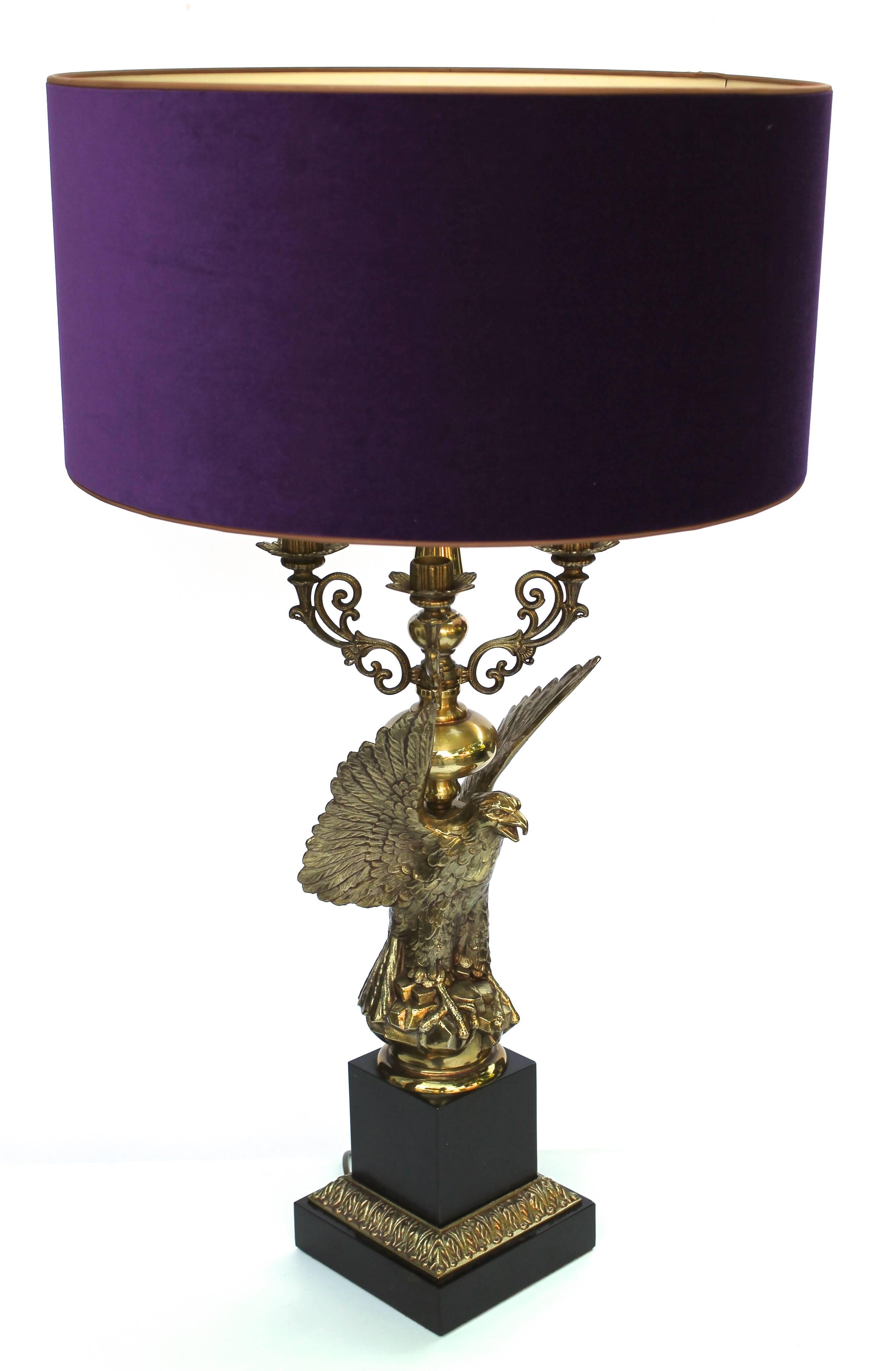 Eagle table lamp, designed by Jaques Charles in gild patinated bronze,
Paris, 1970s.