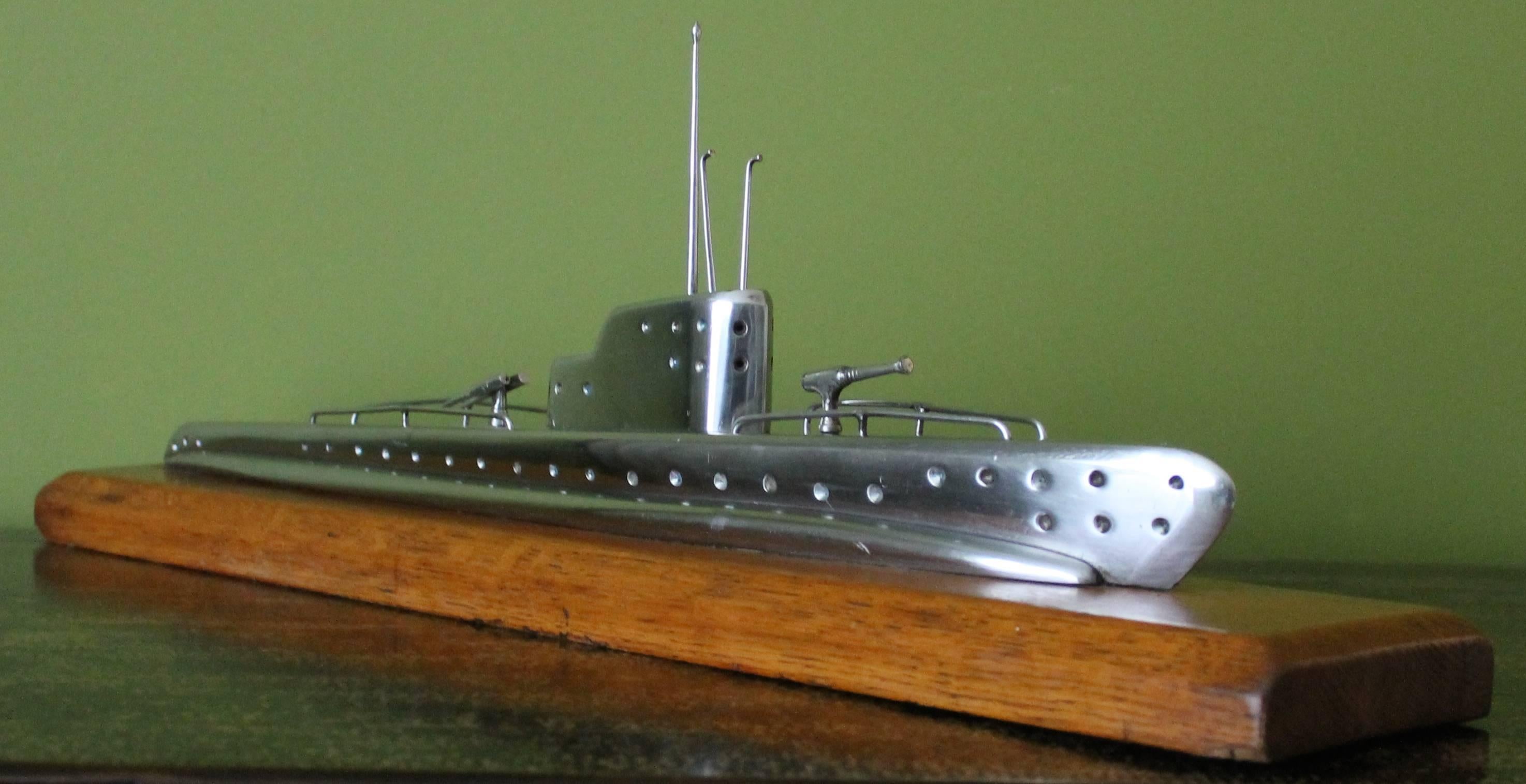 Submarine in handcrafted polished stainless steel, on an oak basement, 
US, circa 1940. Unicum, most likely created for an officer.