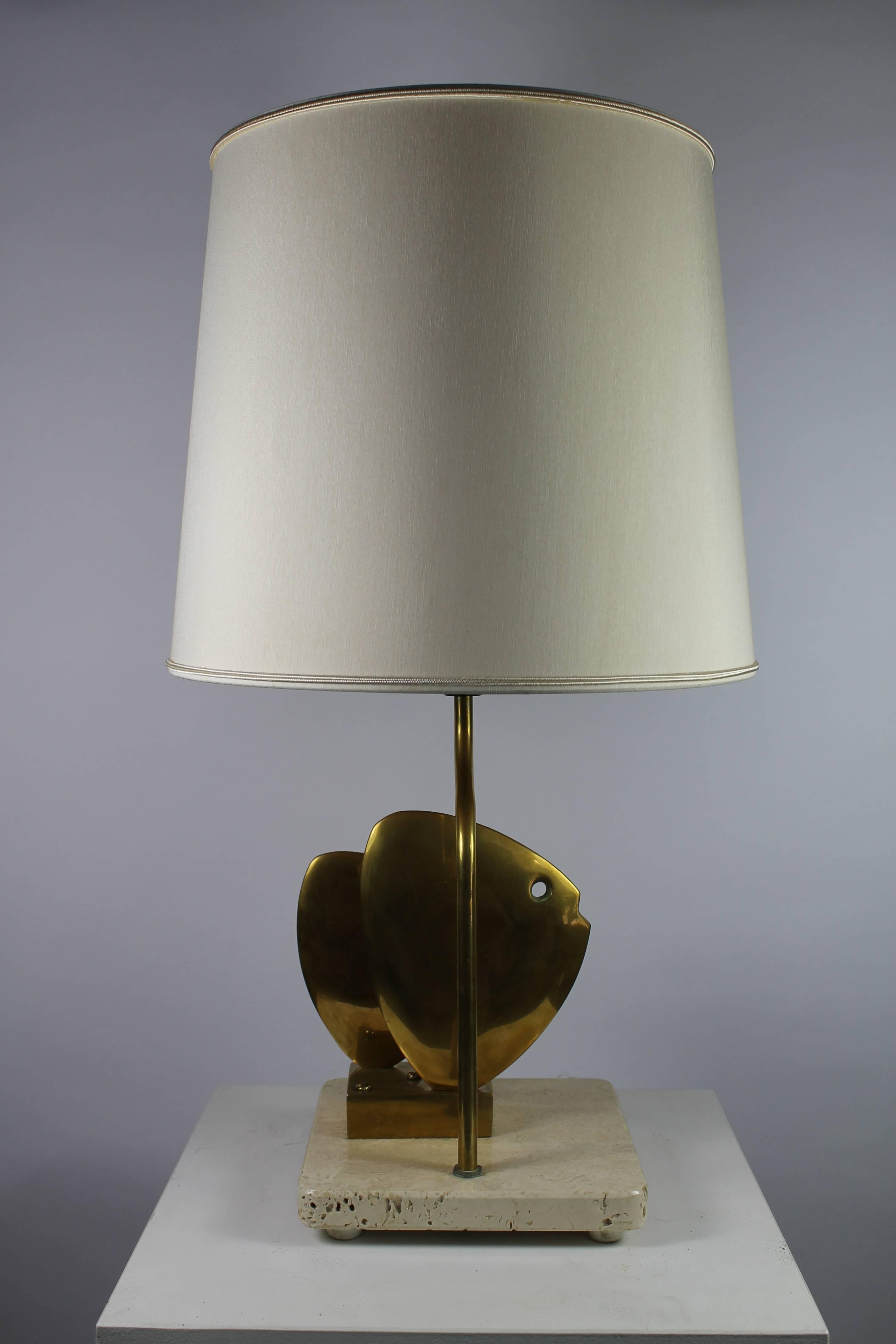 Abstract Brass Two Fish Sculpture Lamp, Italy, 1970s In Good Condition For Sale In Sint Annaland, NL