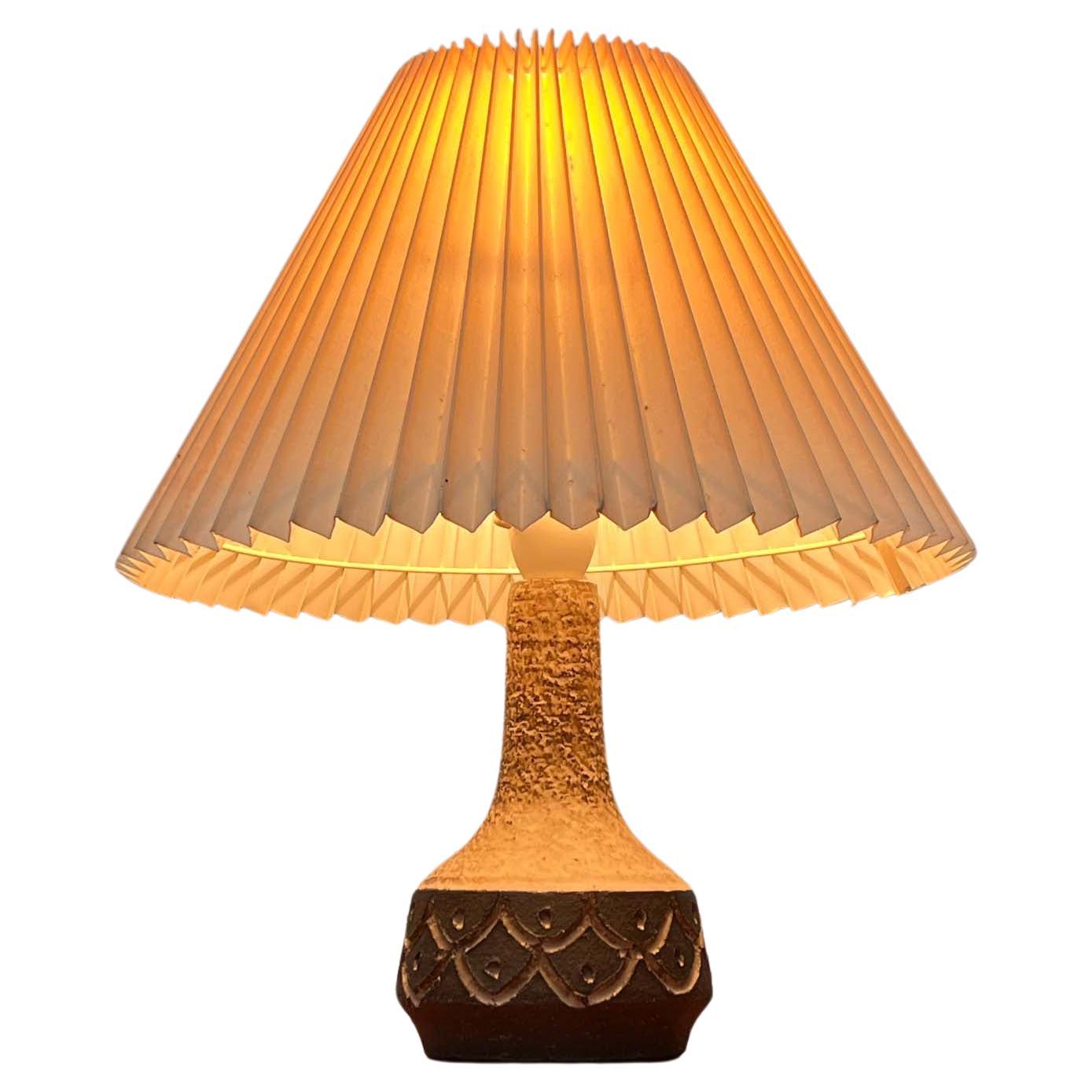 Lámpara de sobremesa danesa moderna de mediados de siglo de Studio Pottery de Lovemose, años 60