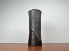 Vase de poterie d'atelier allemand postmoderne, signé Till Sudeck, années 1980
