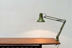 Lampada da scrivania svedese in stile Mid-Century Modern, colore verde oliva, di Ledu, anni '60
