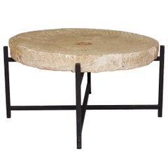 Antiker Couchtisch aus einer Steinmühle