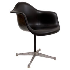 Set di quattro poltrone girevoli vintage Eames per Herman Miller con basi da ufficio