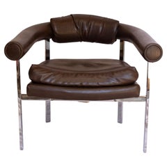 Sillón de estilo «Mid-Century Modern Metropolitan», en cromo y piel sintética