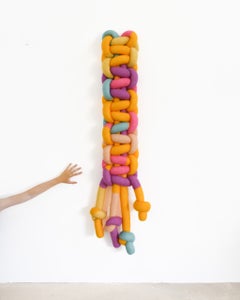 10" x 65" große, geknüpfte Faserkunst-Skulptur, Makramee-Wandbehang, KNITKNOT Nr. 9