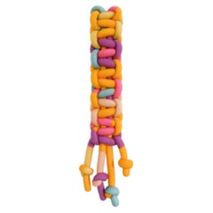 10" x 65" große, geknüpfte Faserkunst-Skulptur, Makramee-Wandbehang, KNITKNOT Nr. 9