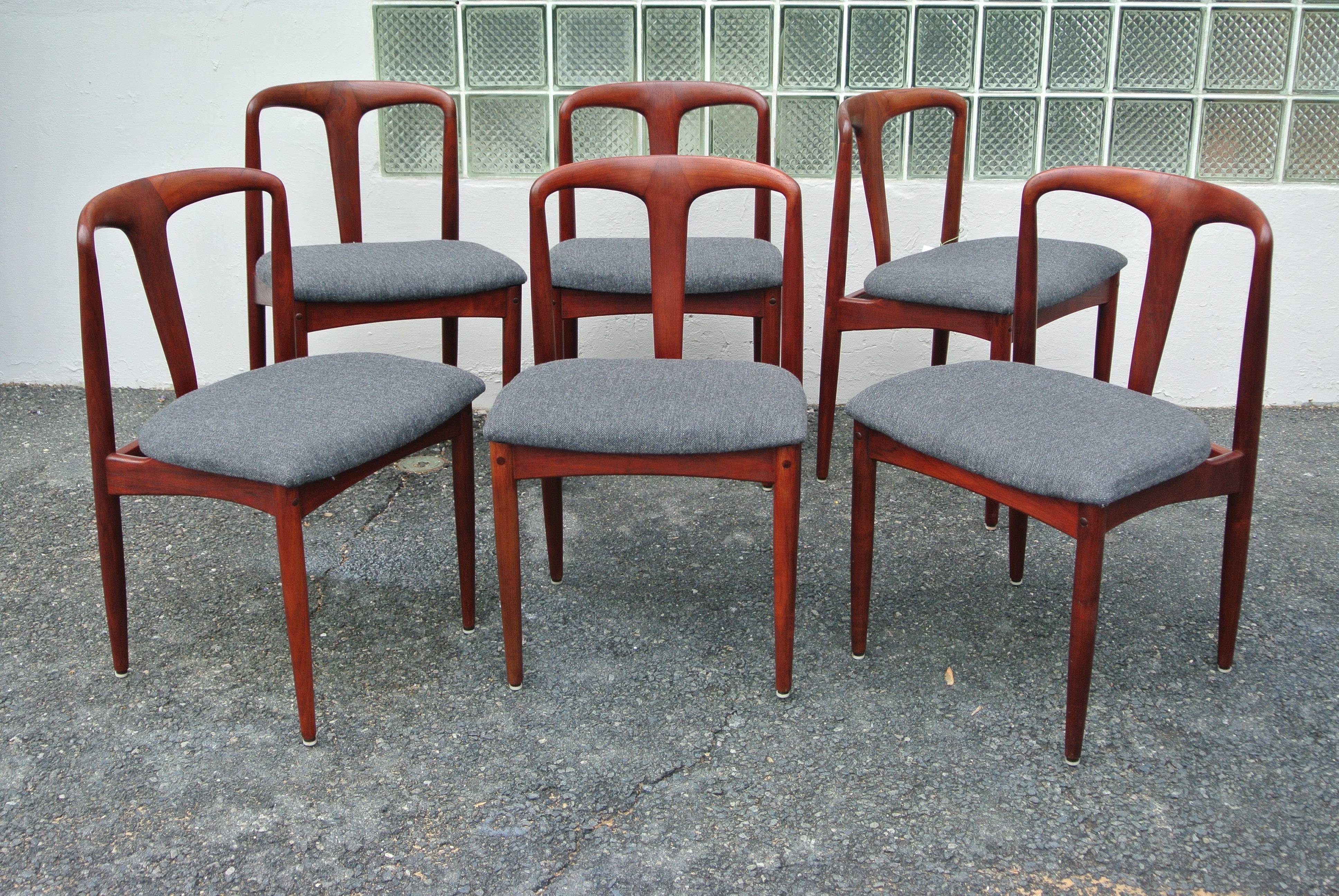 Beautiful vintage set of teak dining chairs by Johannes Andersen for Møbelfabrik. This set of six 