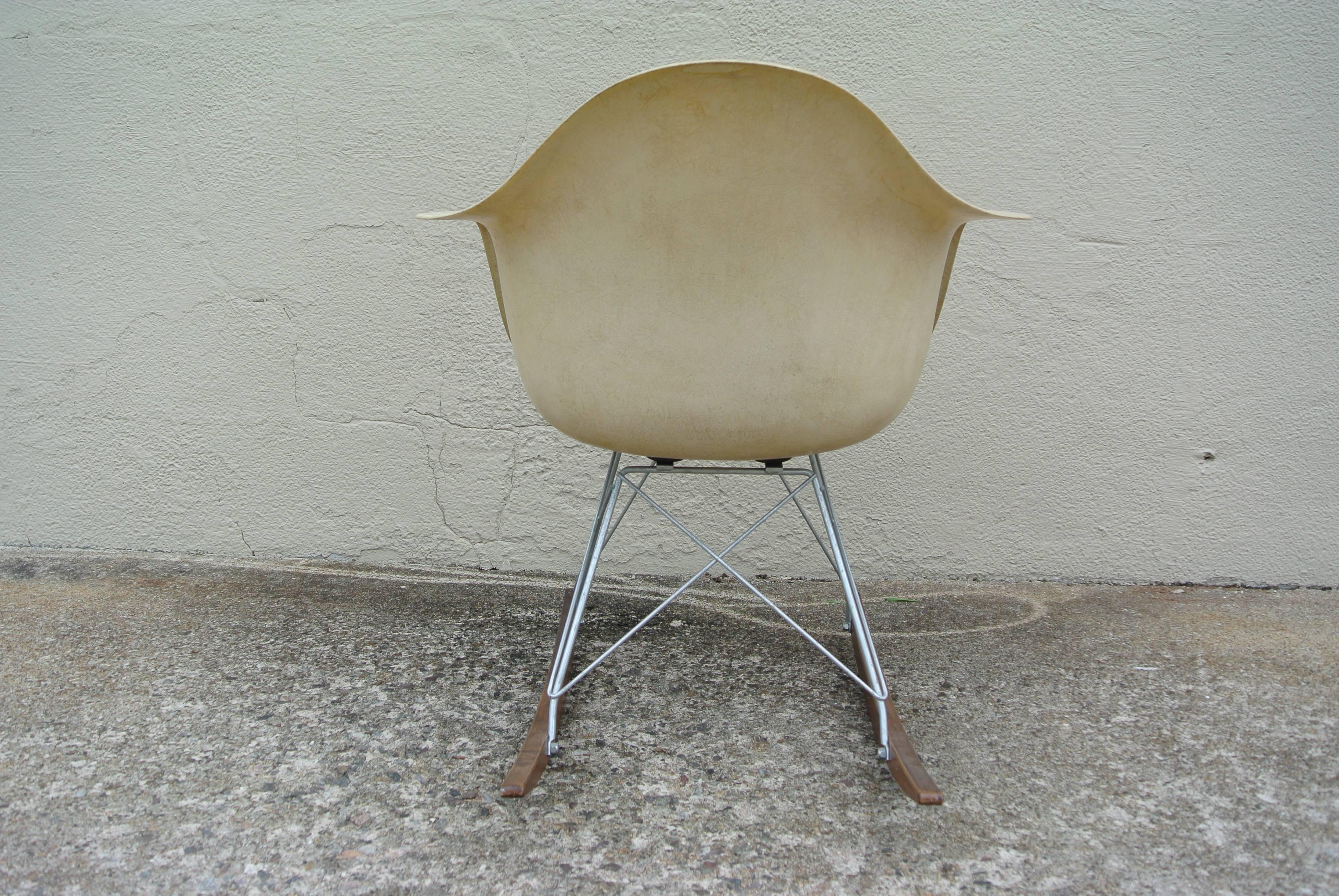 American Zenith RAR Rocker by Charles & Ray Eames For Sale