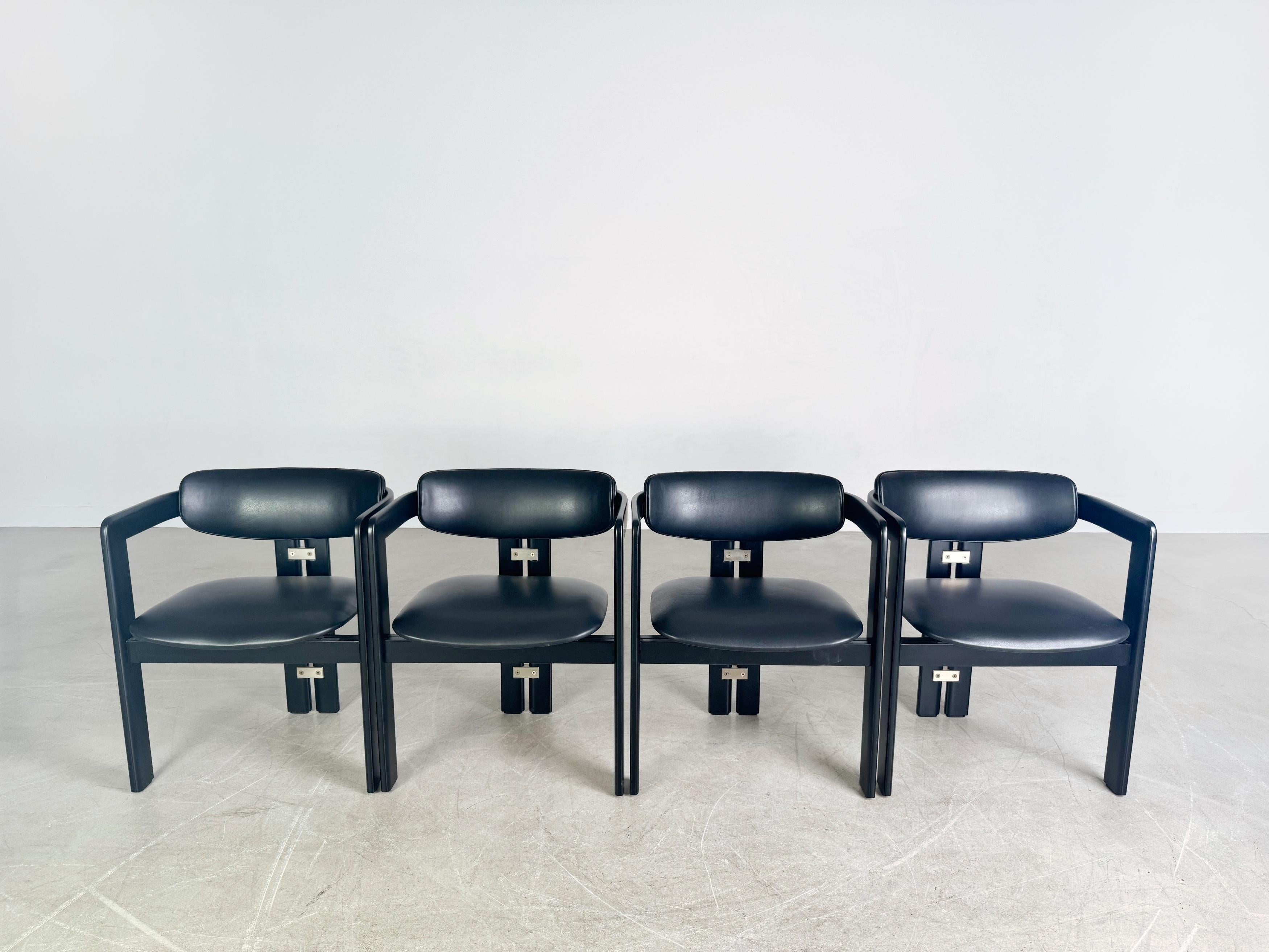 Ti offriamo un fantastico set di 4 sedie Vintage Pamplona del produttore di tradizioni italiano Pozzi. Le stufe sono state restaurate completamente, sono state riverniciate e sono state rivestite con nuovi Leder.

Zustand: Sehr guter, nahezu