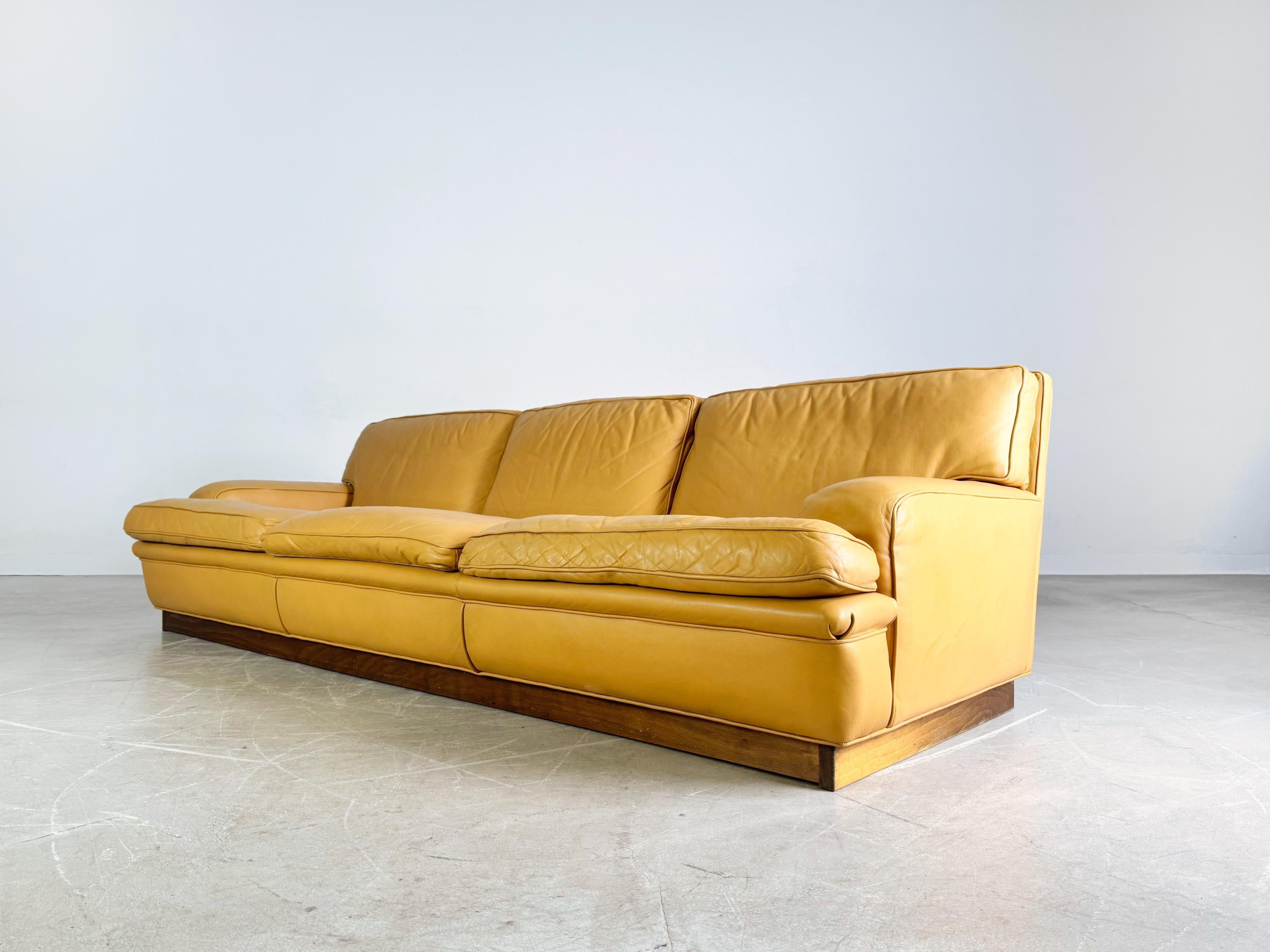Suédois Original Midcentury Dreisitzer Sofa Couch Arne Norell Mexico Leder en vente