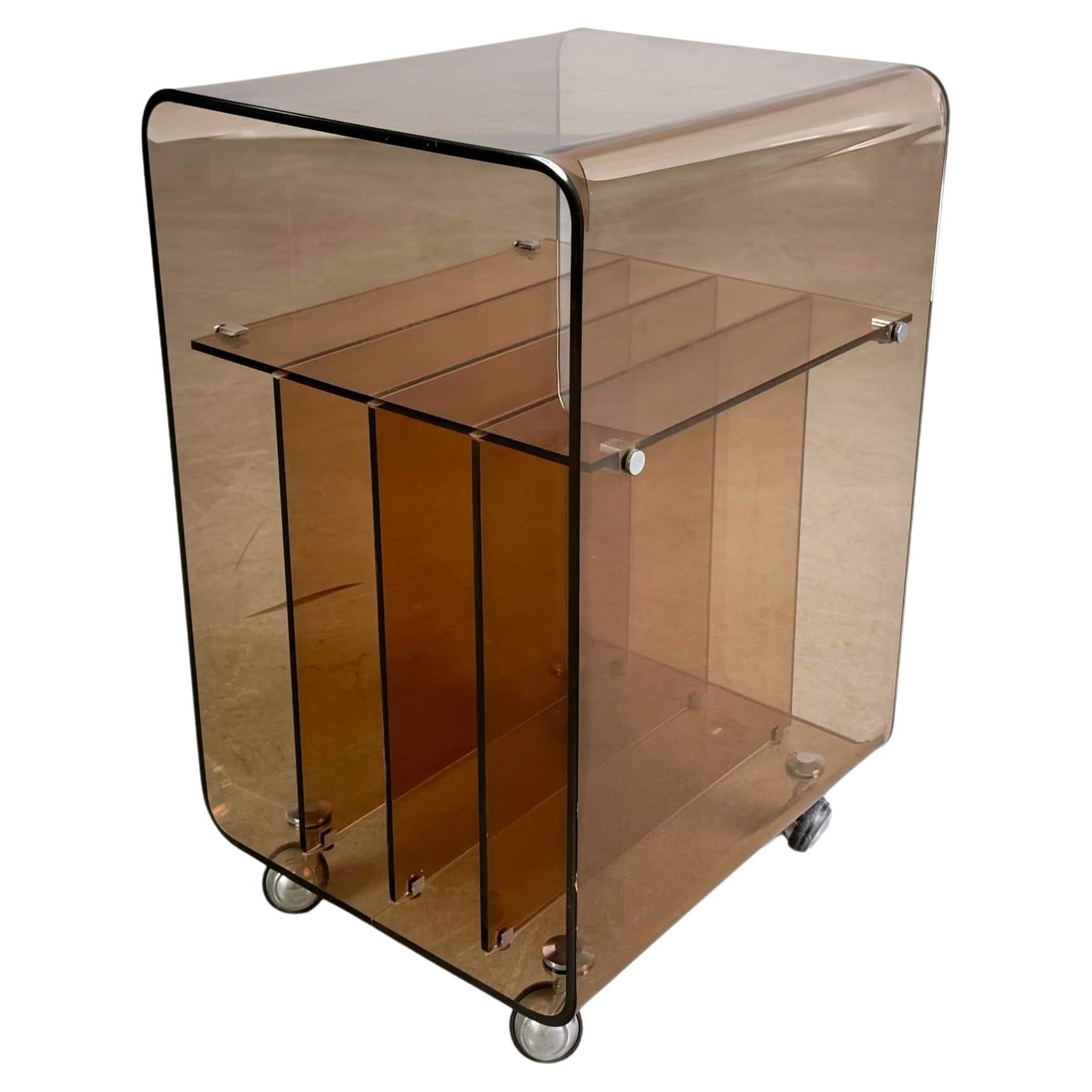 Beistelltisch du milieu du siècle Roche Bobois Michel Dumas Acrylglas en vente