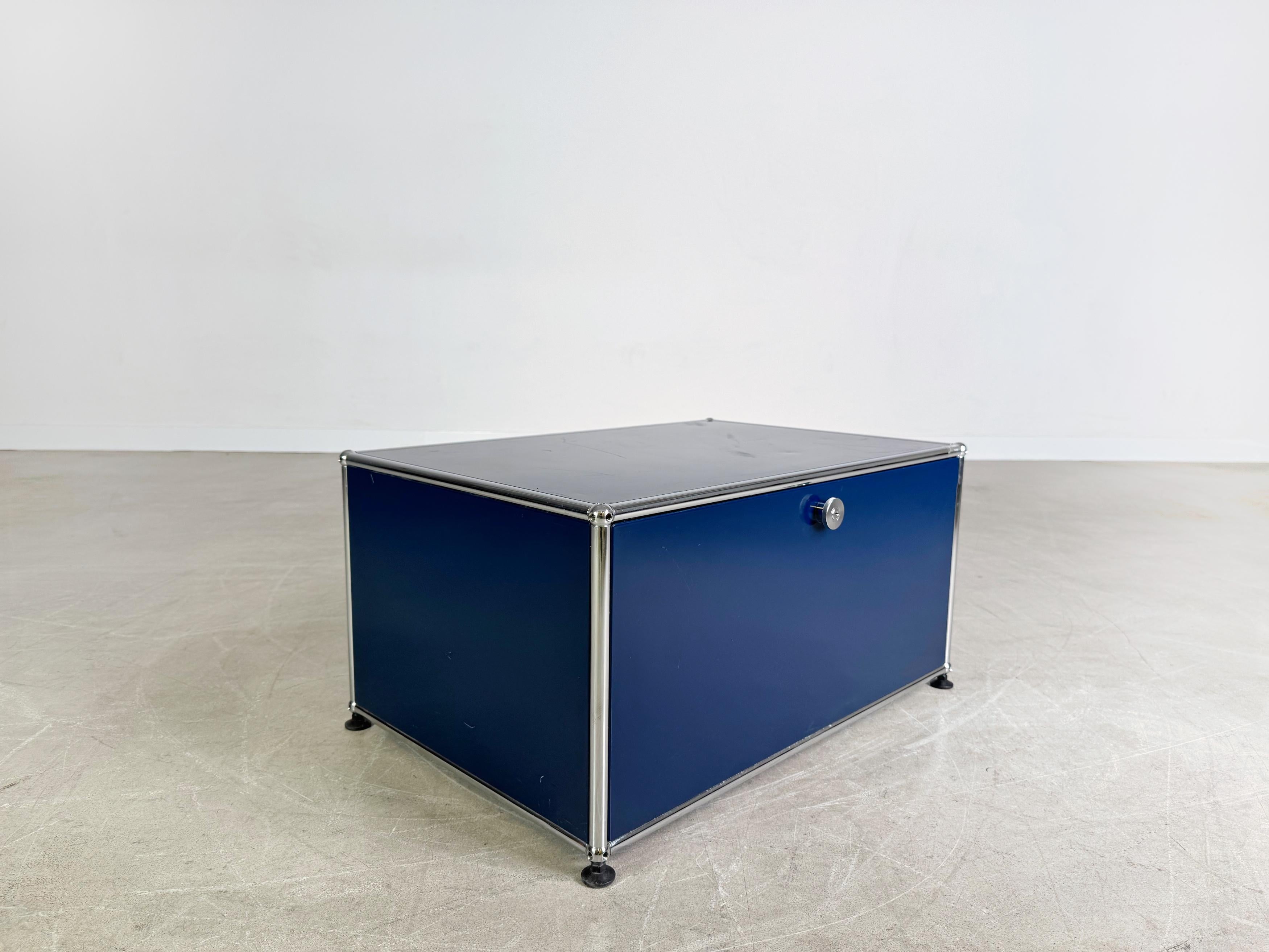 Post-Modern USM Haller Beistelltisch Sideboard Couchtisch Fritz Haller stahlblau For Sale