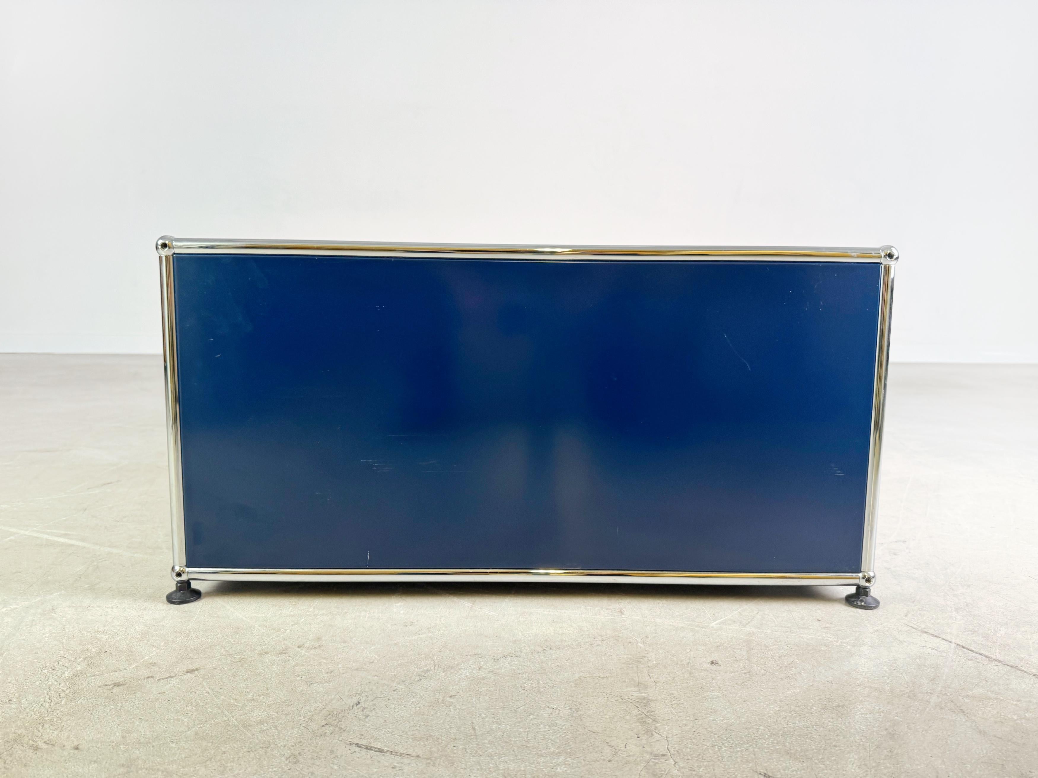 Contemporary USM Haller Beistelltisch Sideboard Couchtisch Fritz Haller stahlblau For Sale