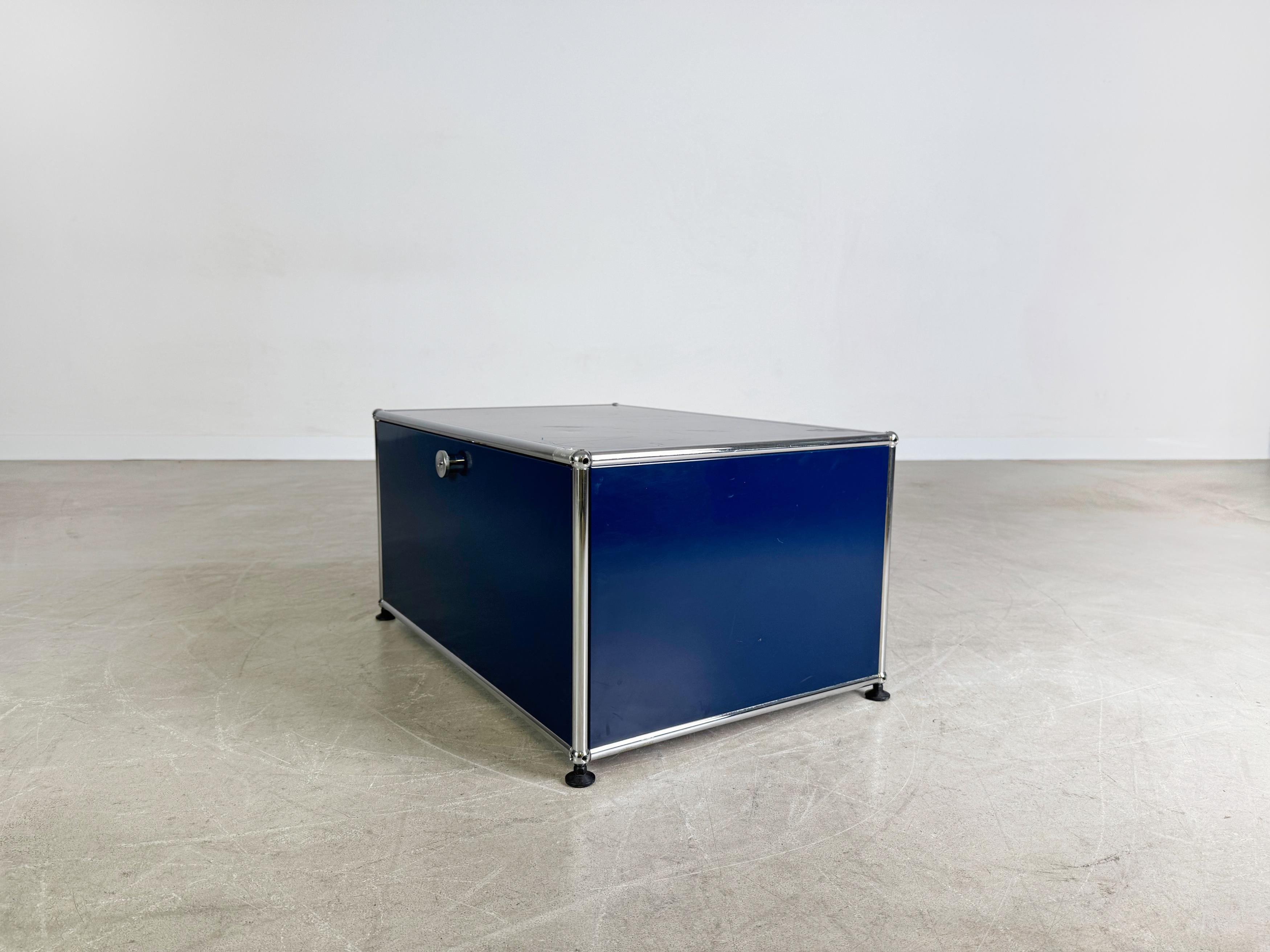 German USM Haller Beistelltisch Sideboard Couchtisch Fritz Haller stahlblau For Sale