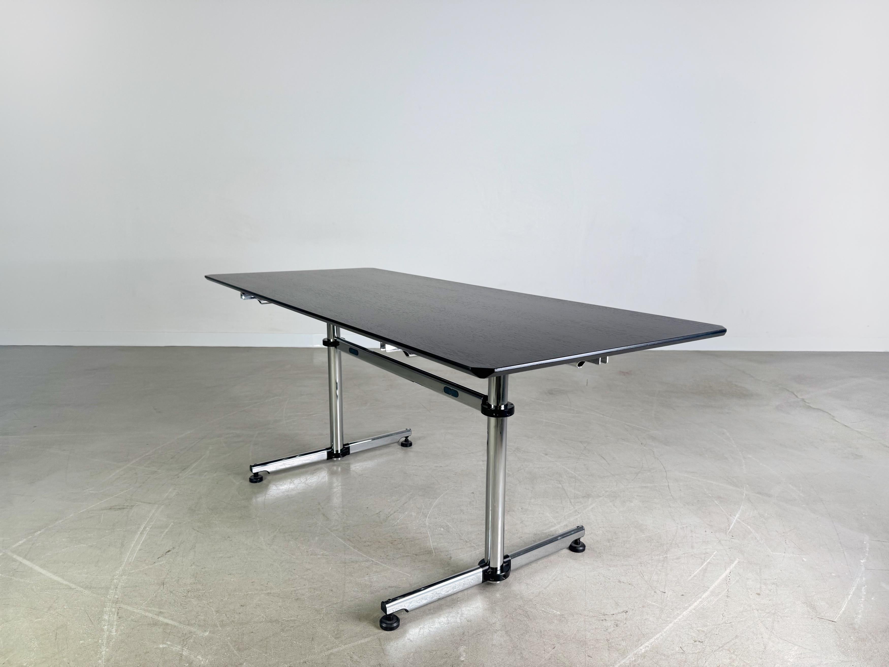 25x Original USM Haller Schreibtisch Kitos M Plus schwarz Eiche In Good Condition For Sale In Berlin, DE