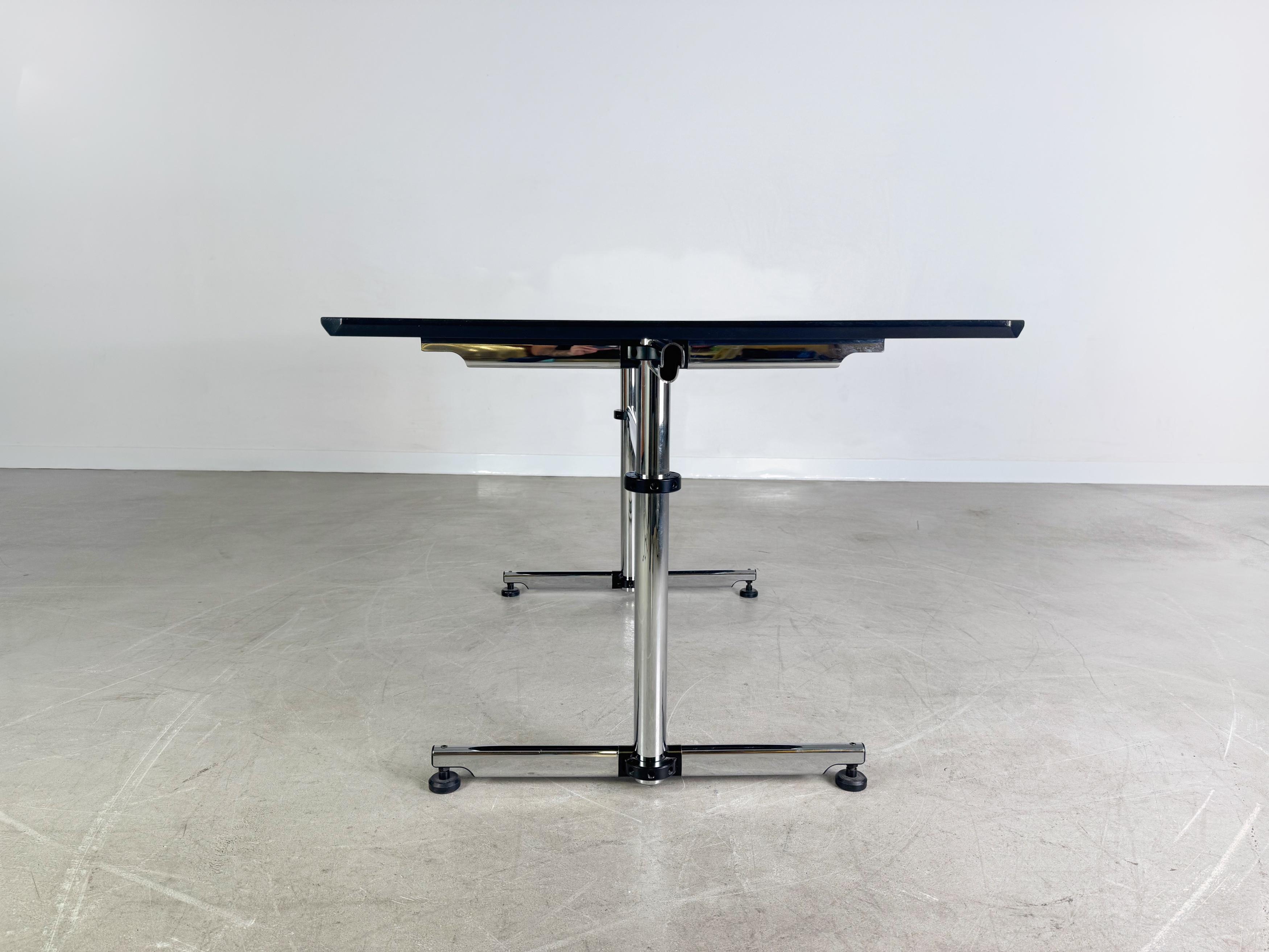 Contemporary 25x Original USM Haller Schreibtisch Kitos M Plus schwarz Eiche For Sale