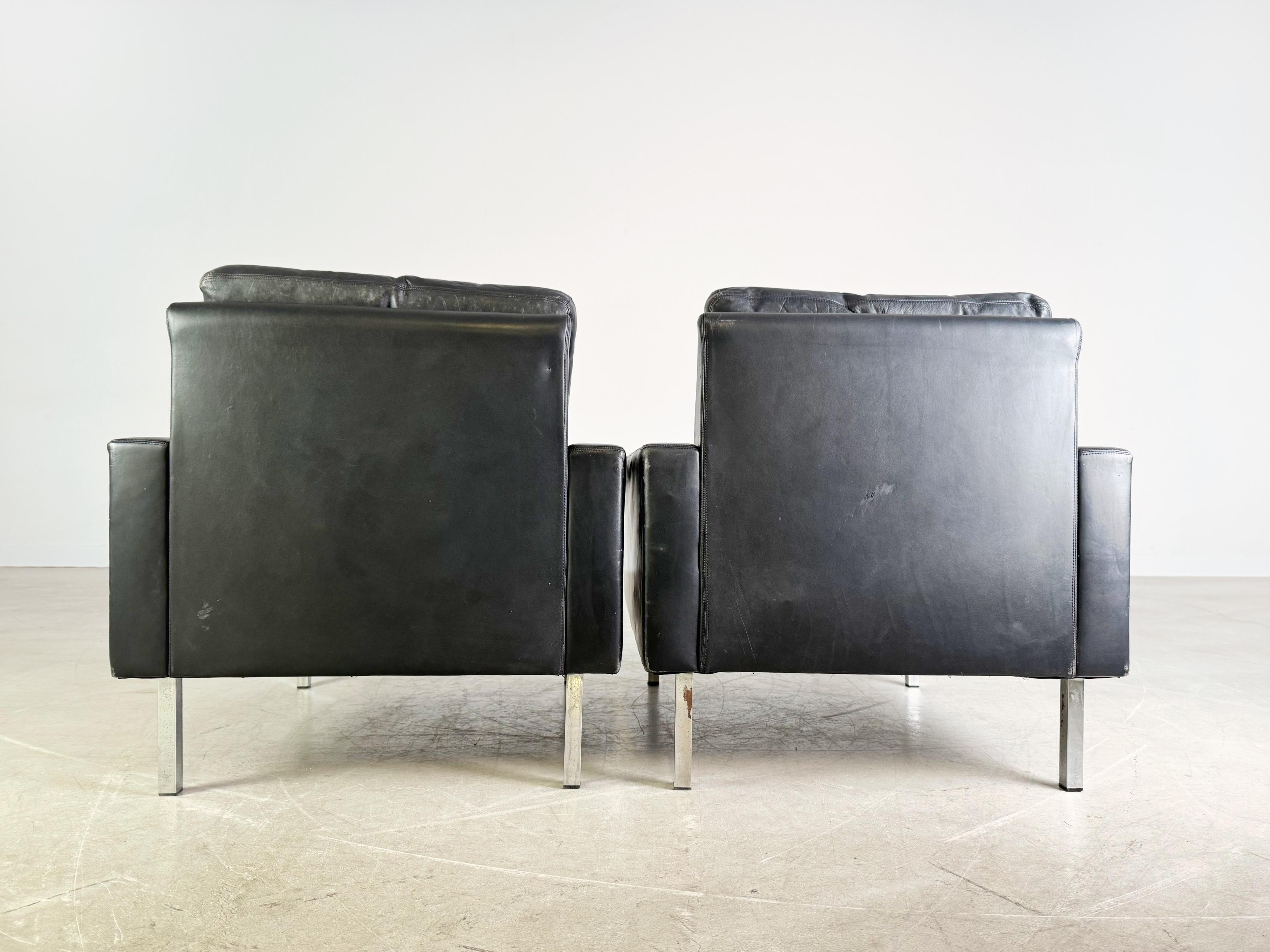 2er Set Midcentury Sessel Vintage Leder schwarz 1960s Armlehnen For Sale 1
