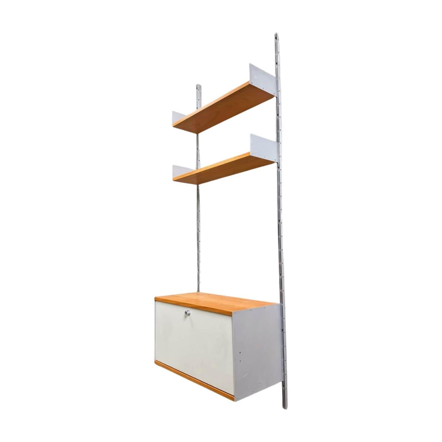 Dieter Rams Wandregal 606 Vitsoe Holz schmal Design Bauhaus In condizioni buone in vendita a Berlin, DE