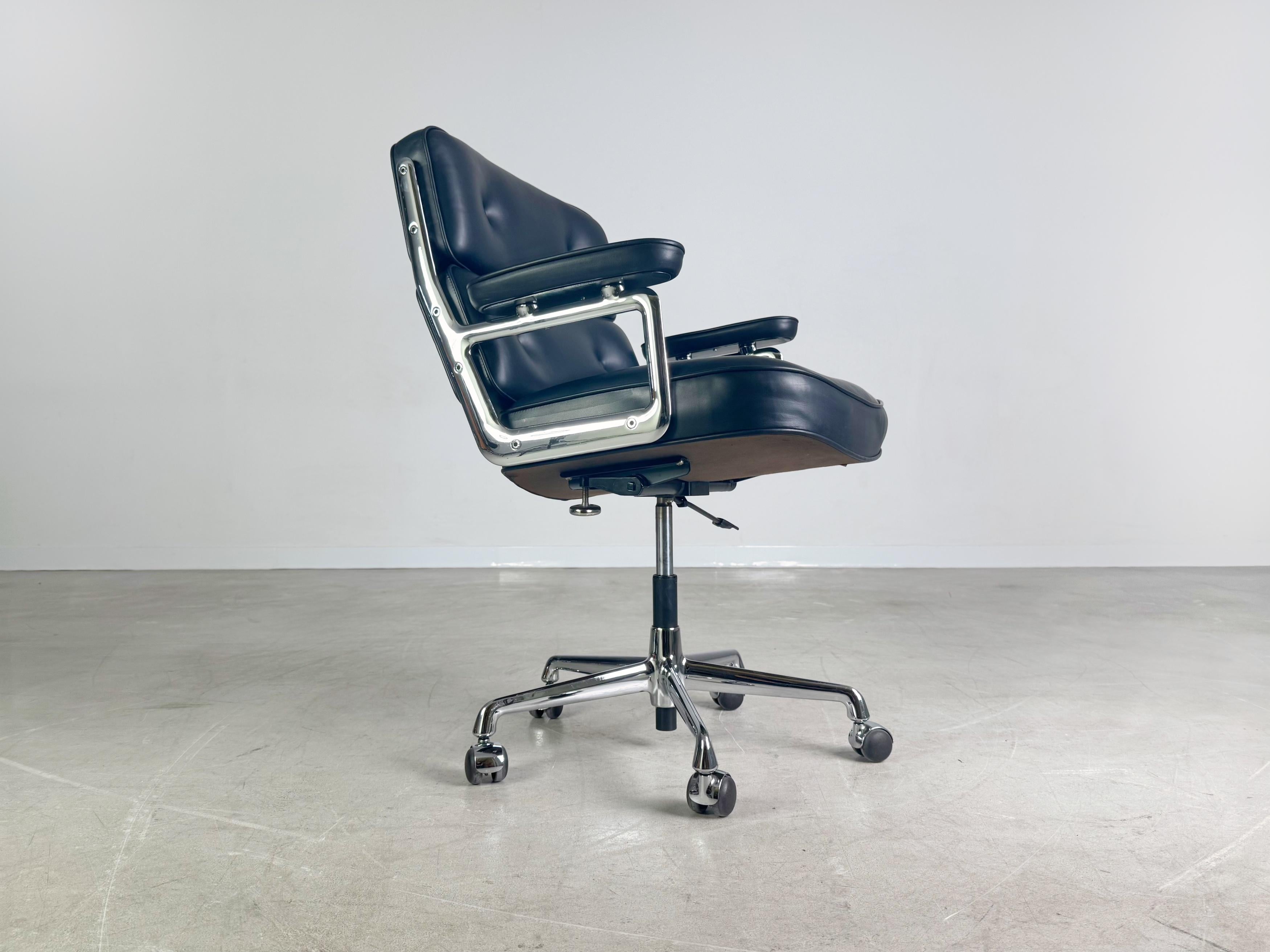 Sillón original Charles Eames Vitra ES 104 Stuhl Sessel en Bueno estado para la venta en Berlin, DE