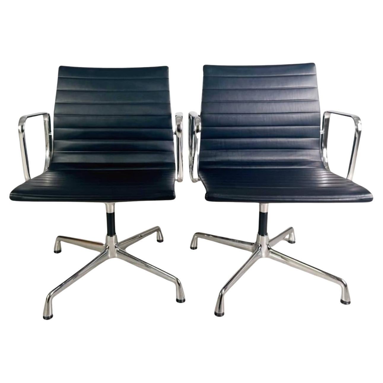 2x Vitra EA 108 Bürostuhl Charles & Ray Eames Leder schwarz im Angebot