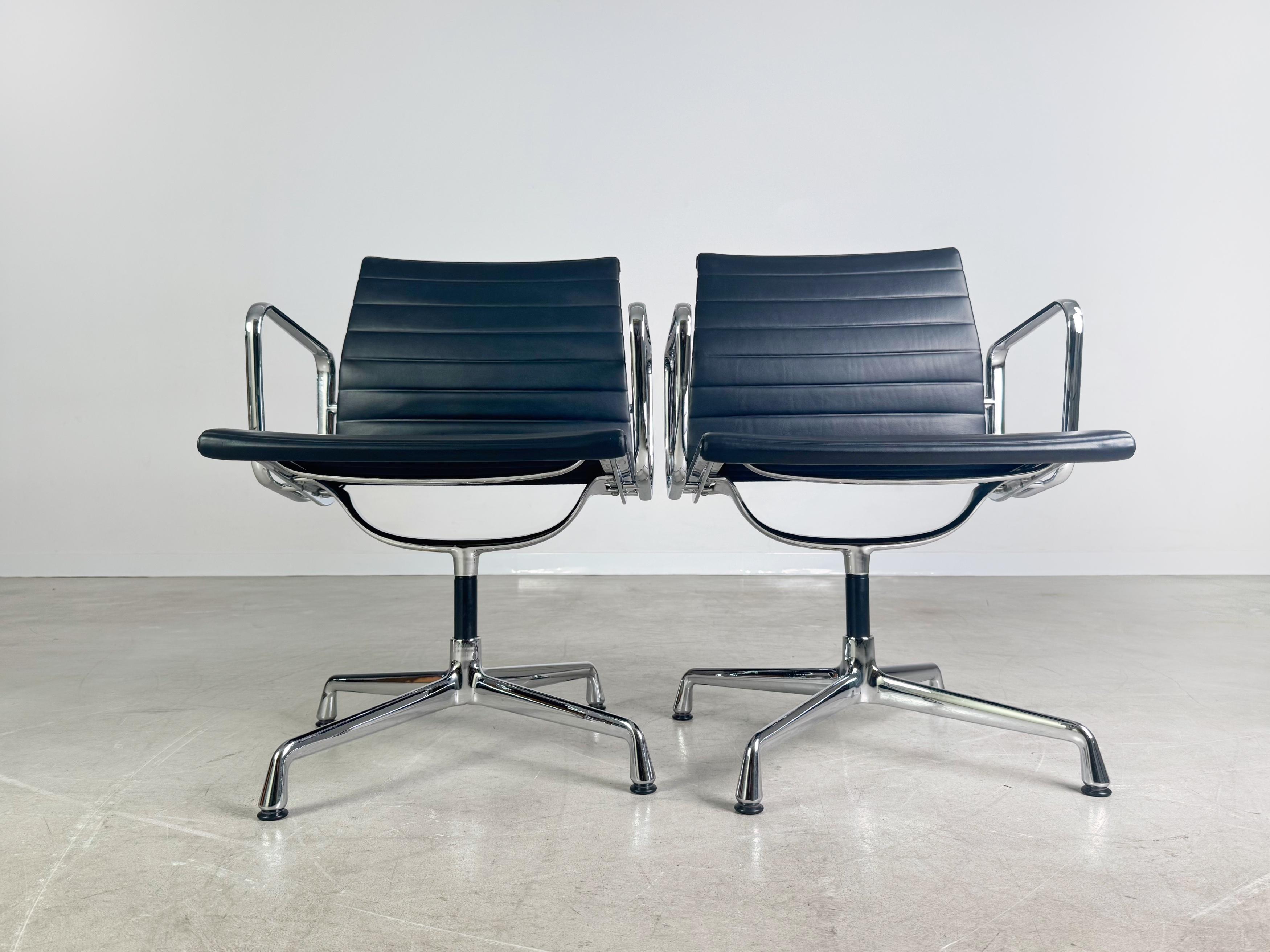 2x Vitra EA 108 Bürostuhl Charles & Ray Eames Leder schwarz (Postmoderne) im Angebot