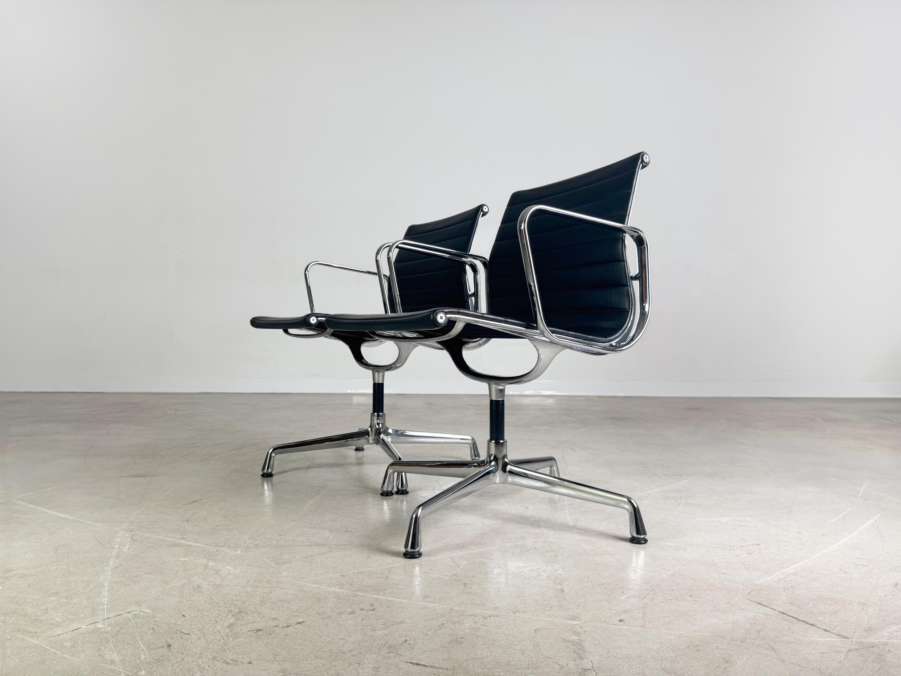 2x Vitra EA 108 Bürostuhl Charles & Ray Eames Leder schwarz (Deutsch) im Angebot