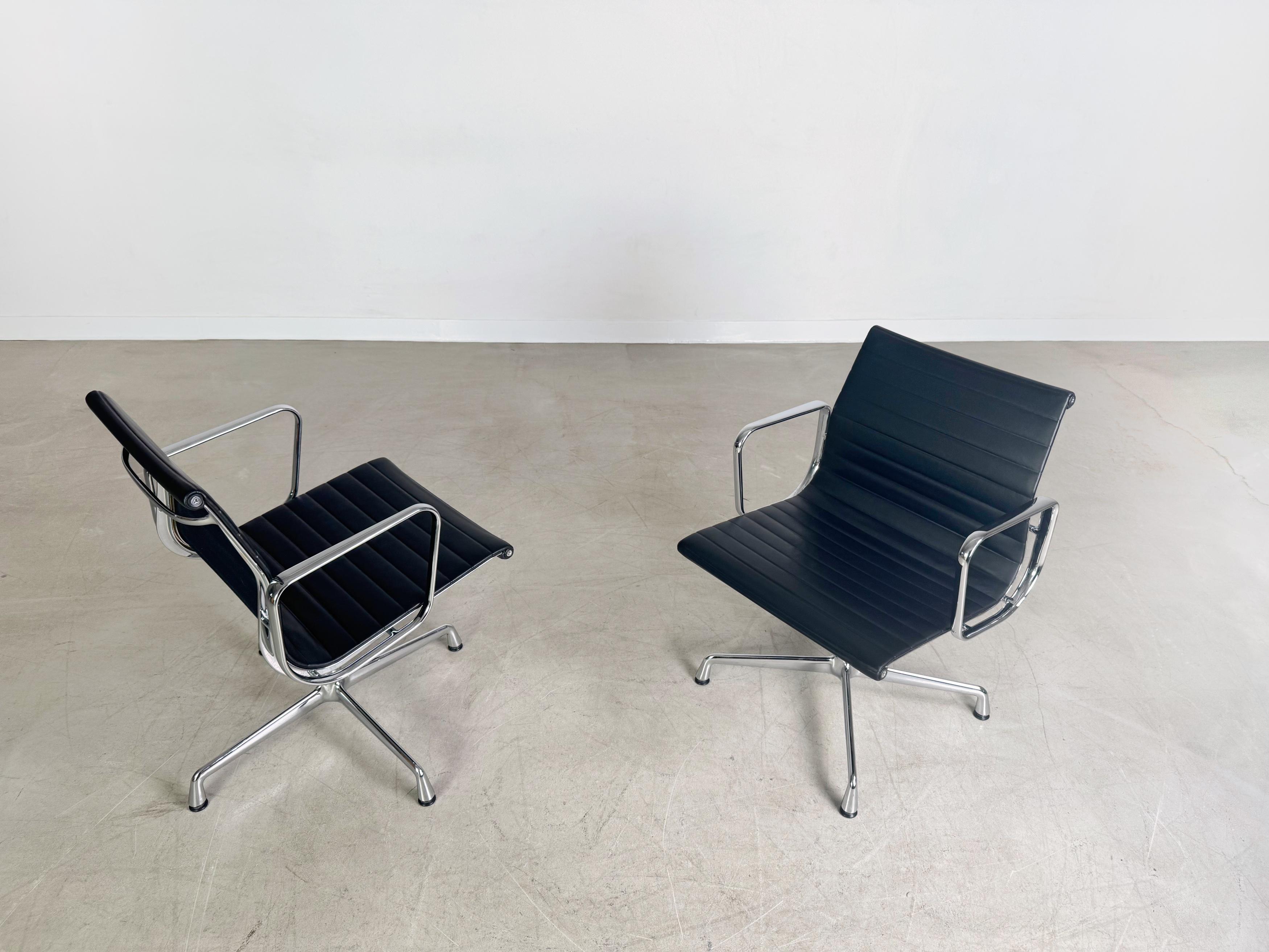 2x Vitra EA 108 Bürostuhl Charles & Ray Eames Leder schwarz im Angebot 1