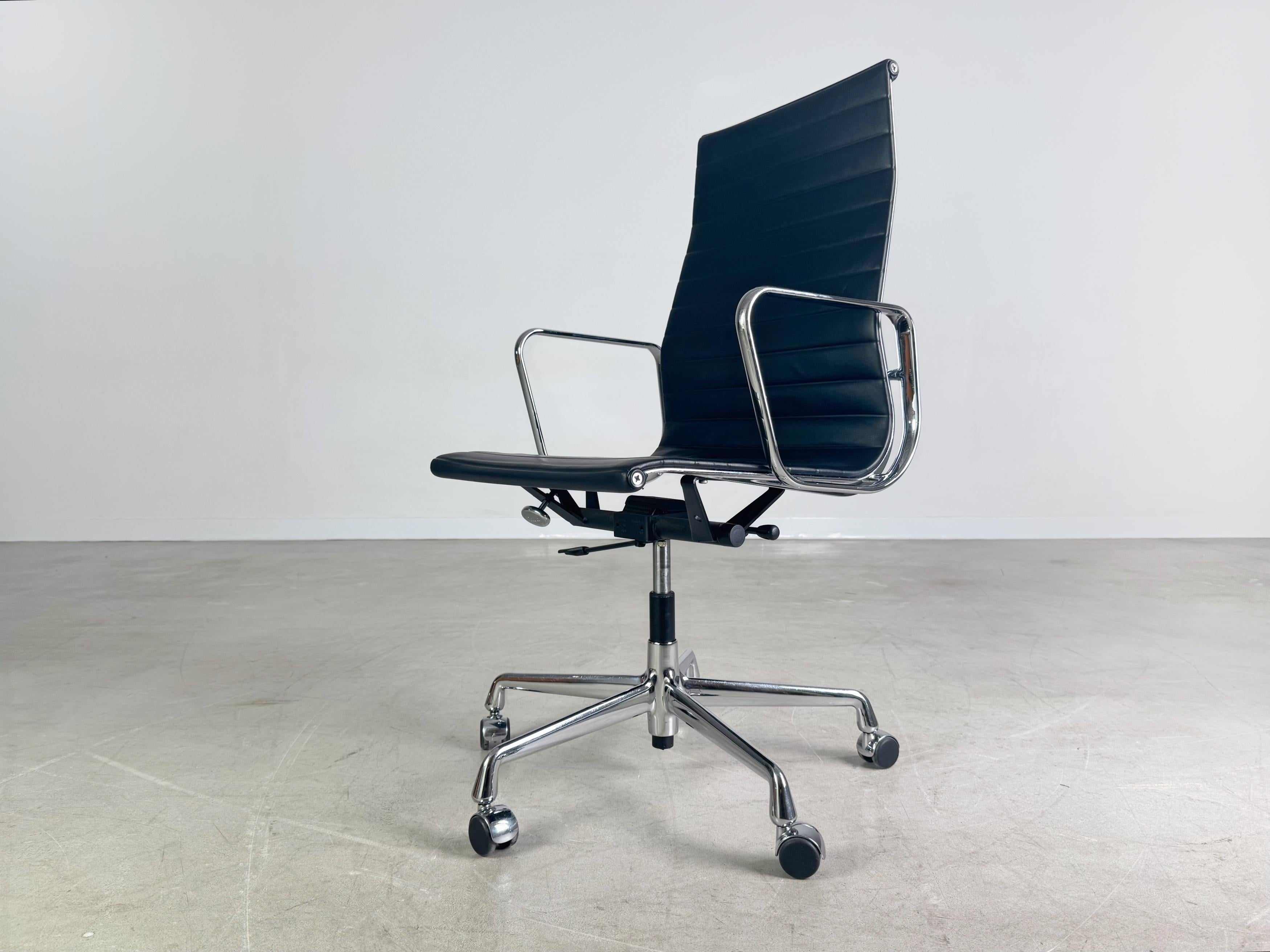 Vitra EA 119 Bürostuhl Charles & Ray Eames Hopsak Leder hoch (Deutsch) im Angebot