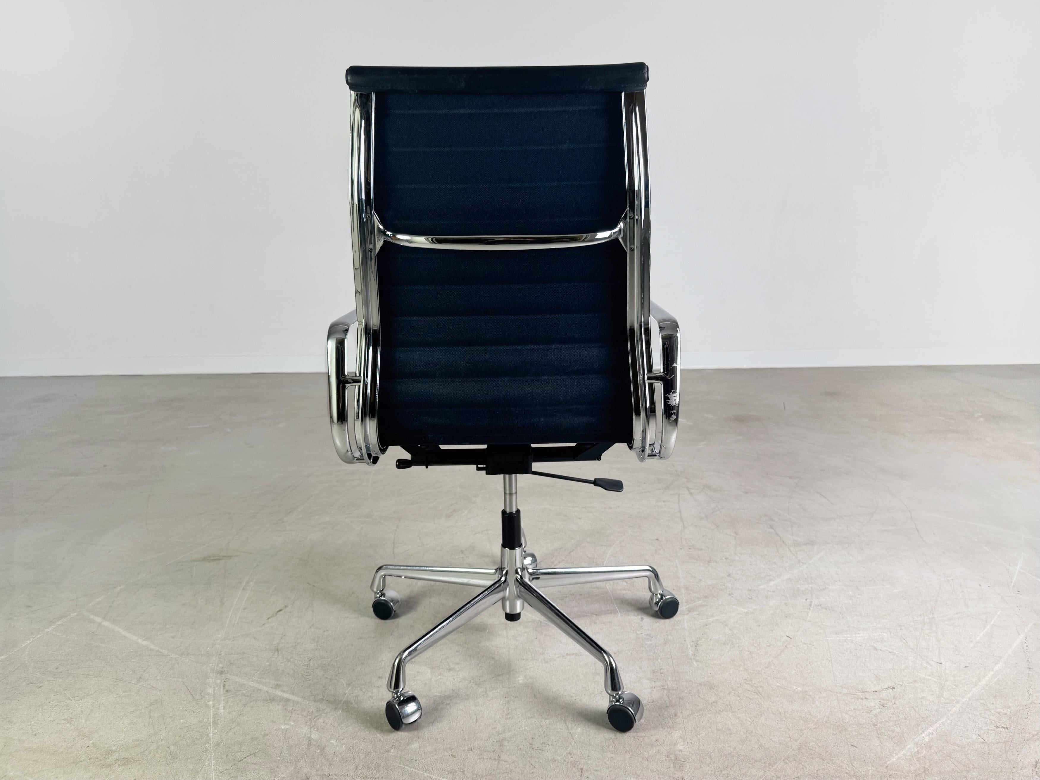 Vitra EA 119 Bürostuhl Charles & Ray Eames Hopsak Leder hoch (21. Jahrhundert und zeitgenössisch) im Angebot
