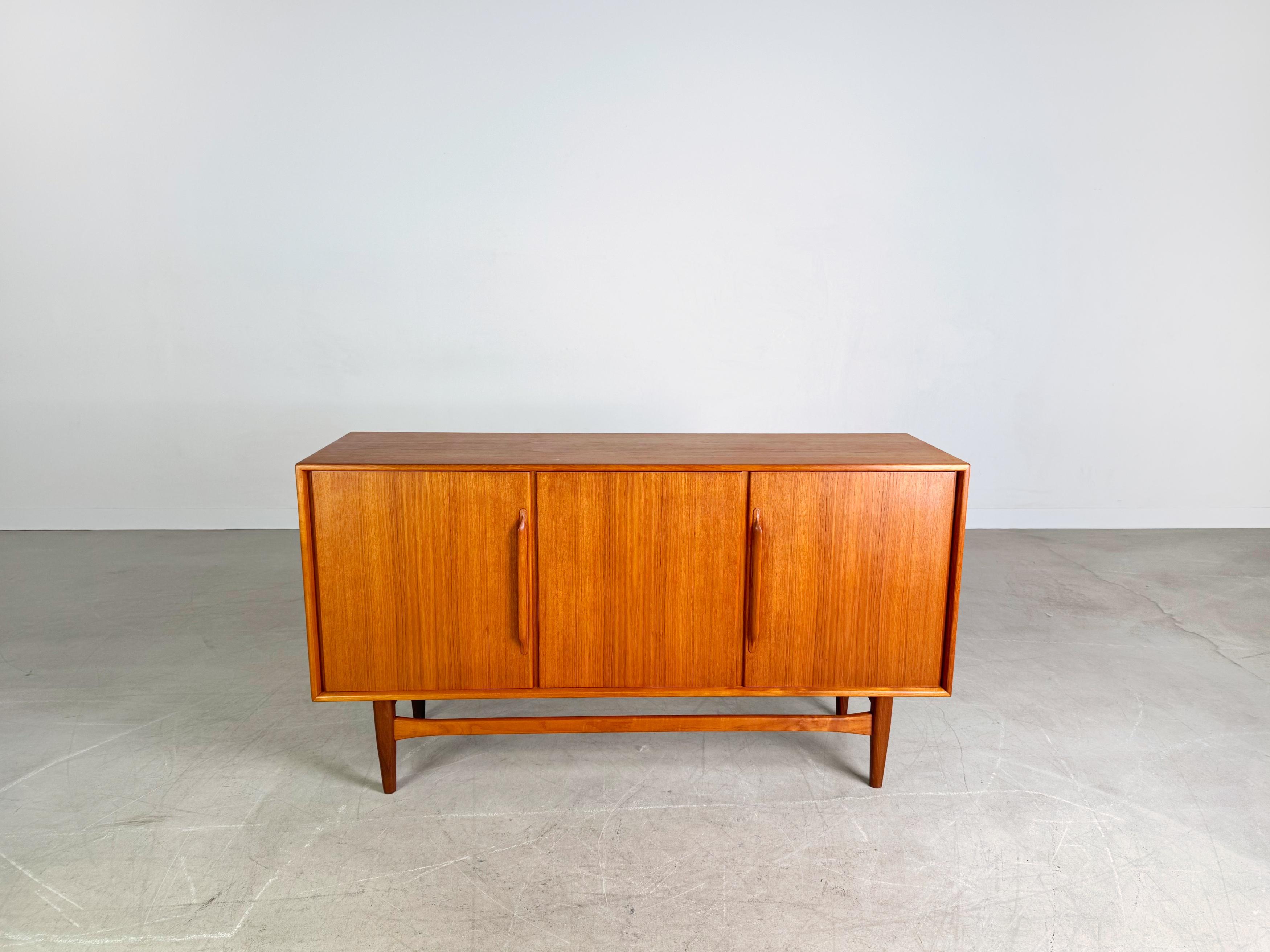 Original Midcentury Teak Sideboard Vintage Kommode danish In Good Condition For Sale In Berlin, DE