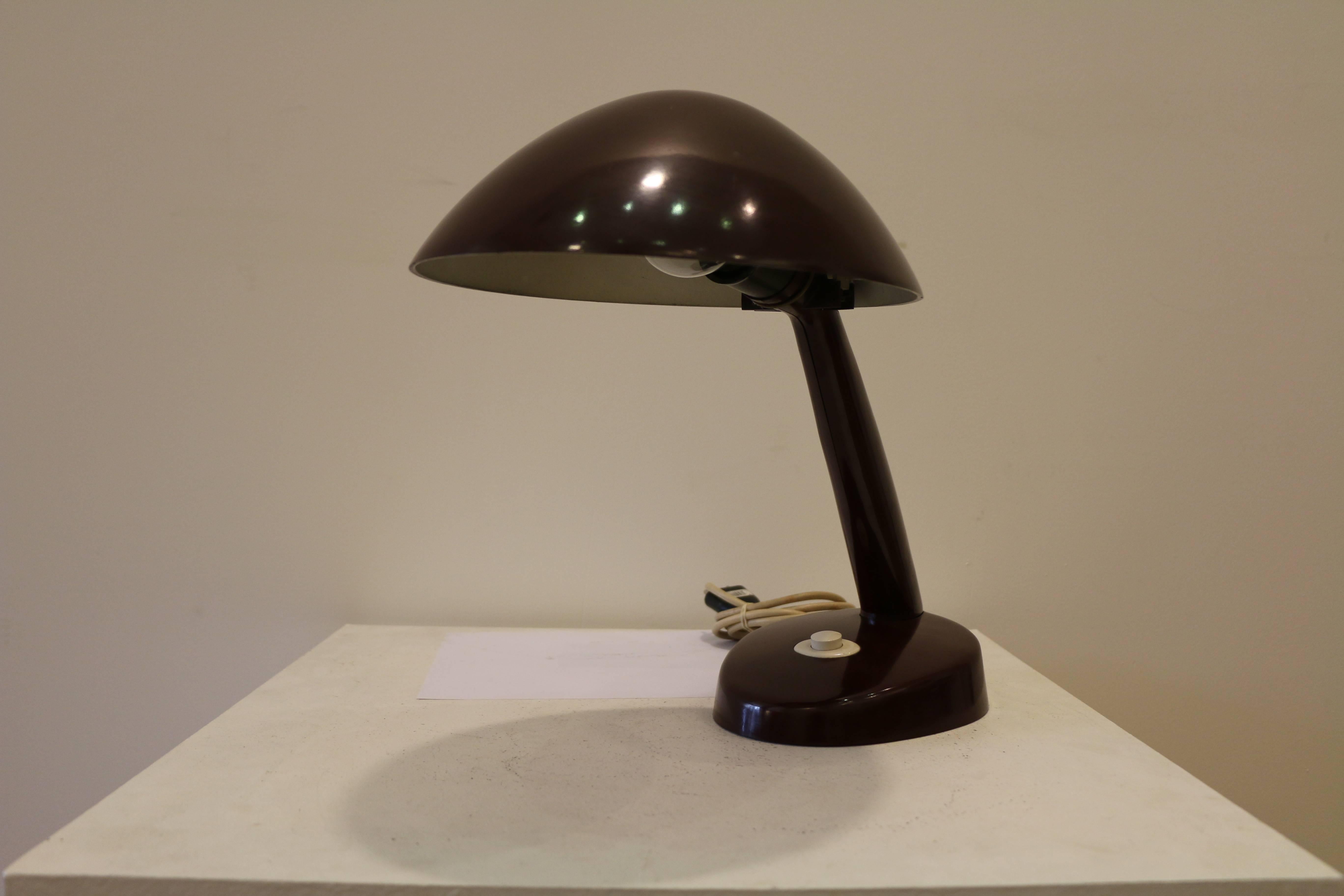 From 1924, lamp design became a field of interest at the Bauhaus, led by Brandt. Brandt was key in organizing the cooperation between the Bauhaus and Kandem, which encouraged the Bauhaus artists to take the step from manual production of unique