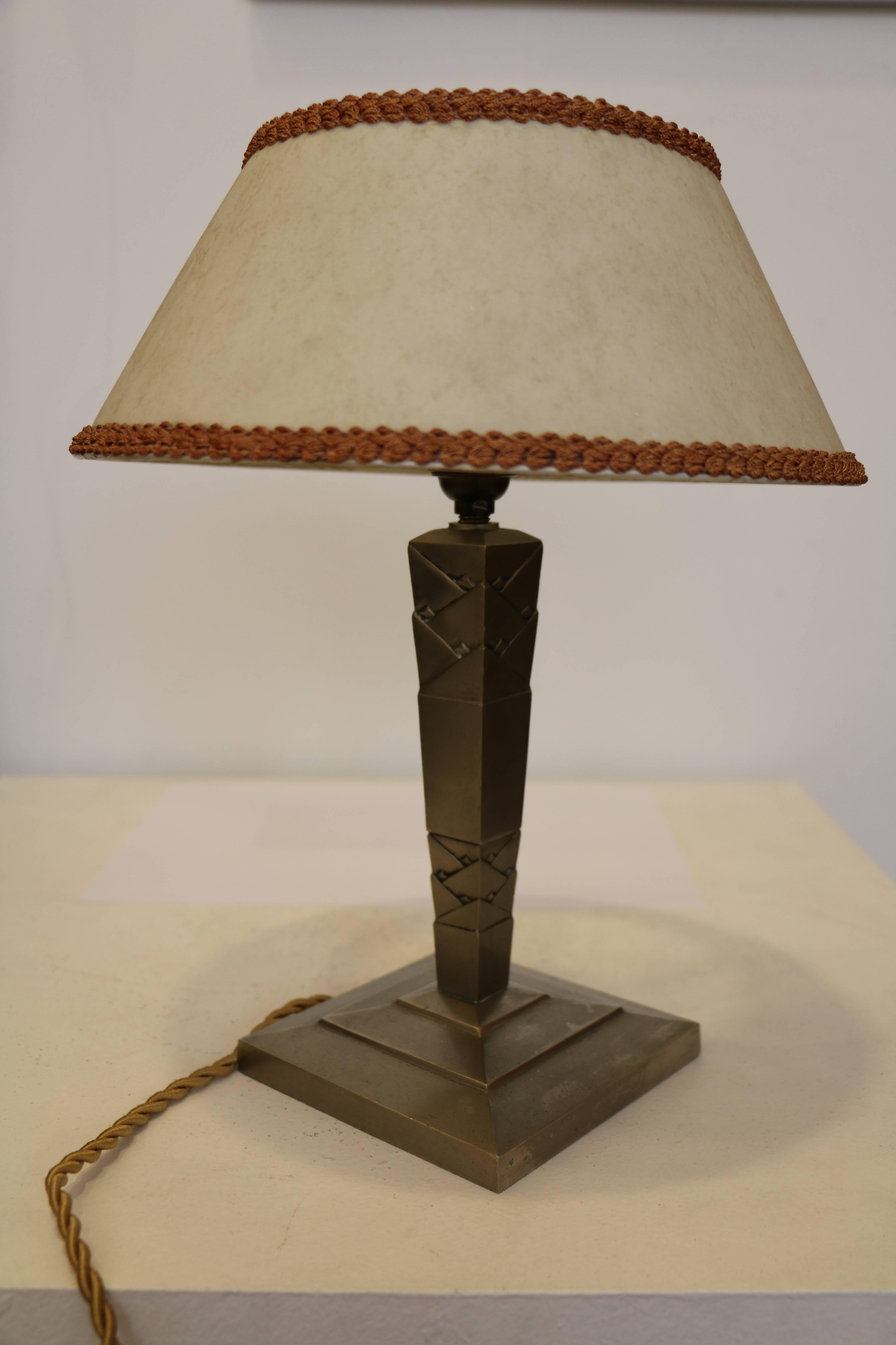 Nickel-plated table lamp by Edgar Brandt (1880-1960), 1925-1930.
Signed on the base: 
