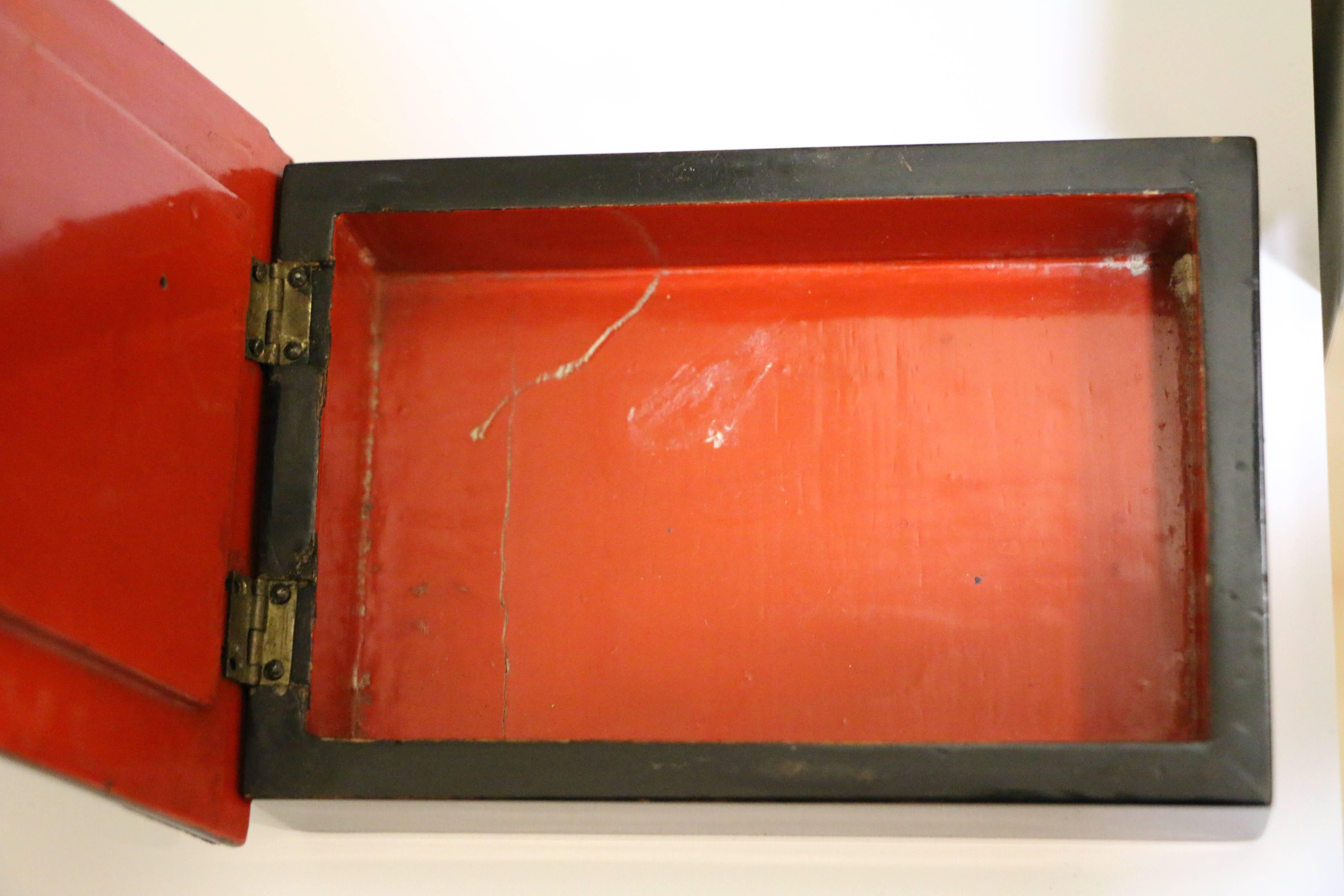 Casket with Eggshell Lacquer, Art Déco, France, circa 1930 1