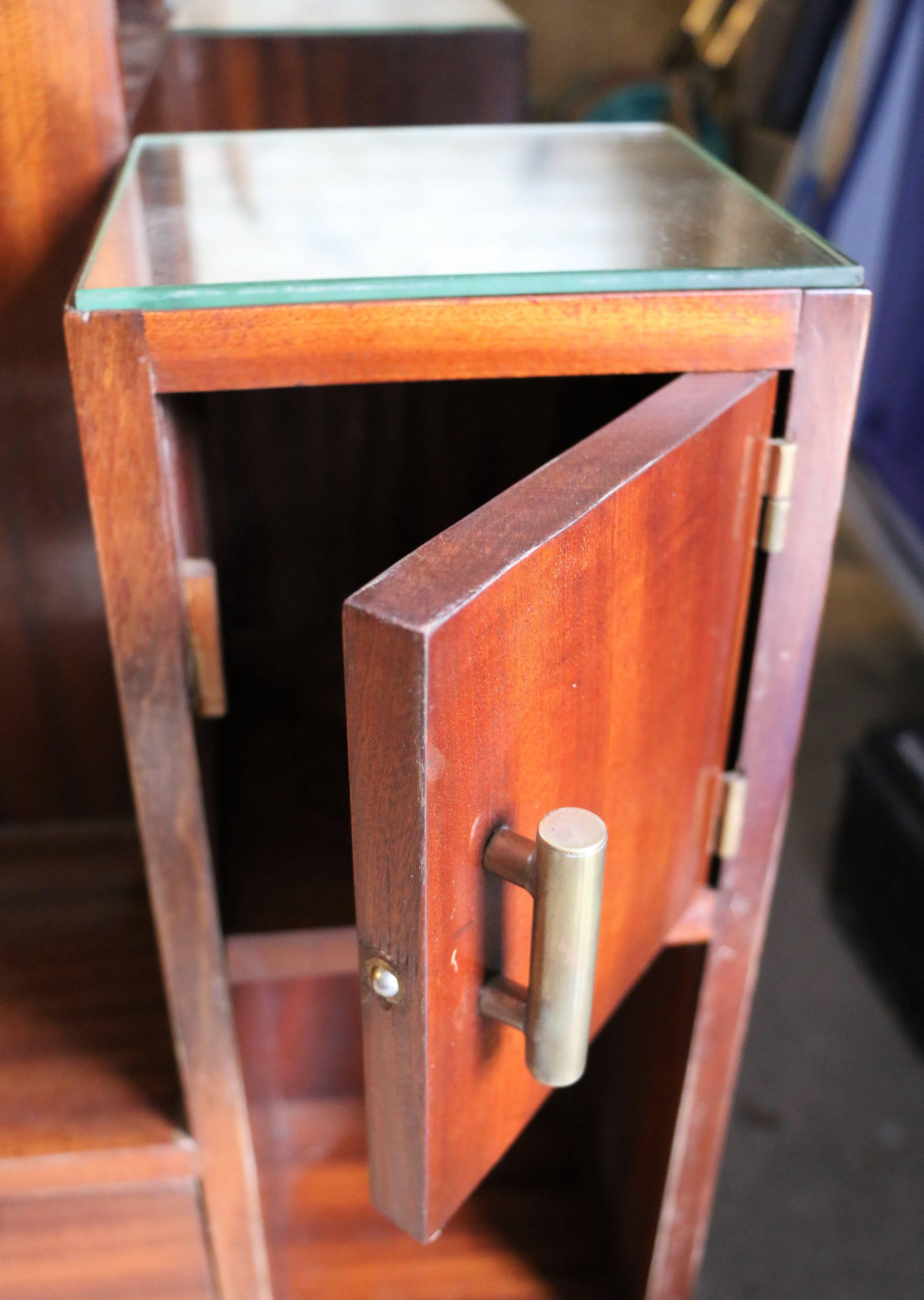 Display Case by DIM, Mahogany Veneers, France, Art Deco, circa 1930 In Good Condition In Paris, FR