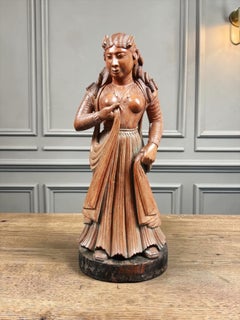 Eine indo-portugiesische Holzschnitzfigur, die möglicherweise die Jungfrau Maria darstellt