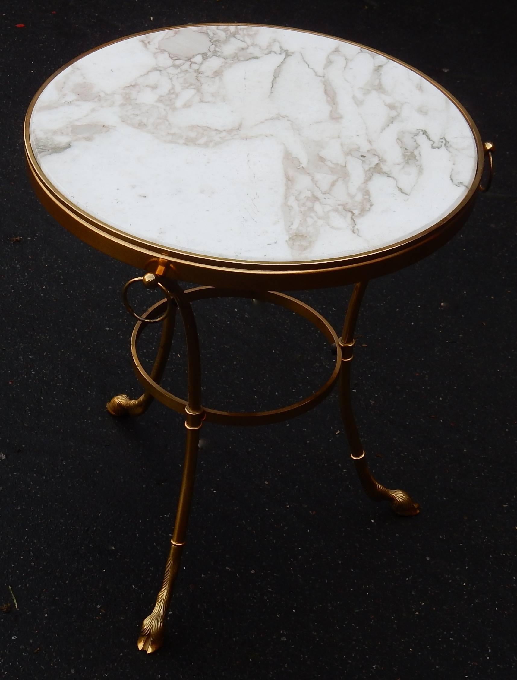Bronze tripod pedestal table with buckles at the end of amounts, spacer, feet ending by claws , tray in white marble, circa 1950-1970. Everything is screwed
good condition a foot signed CH.