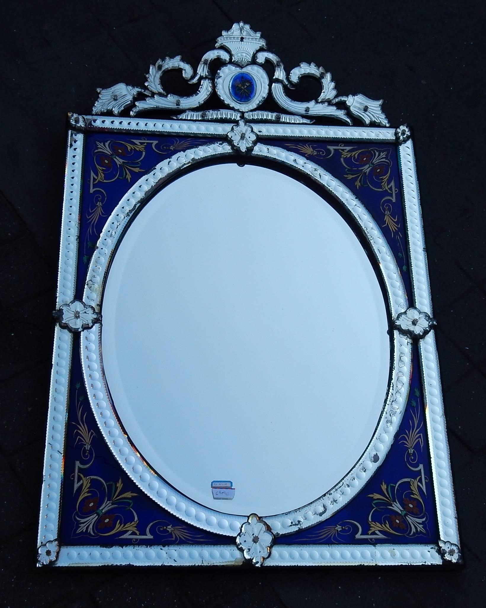Venezianischer Spiegel aus der Zeit 1880-1900 mit blauem, mit Blumen verziertem Zinnglas (Napoleon III.) im Angebot