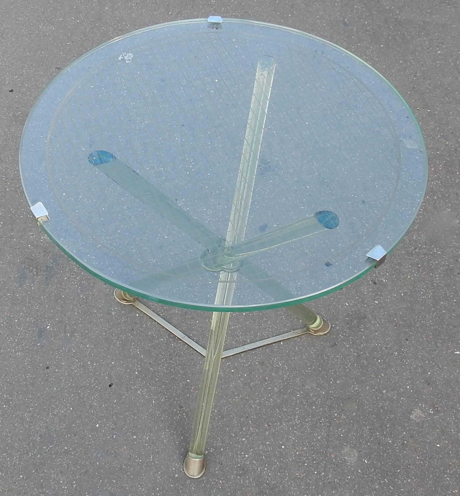 Pedestal table compound of three bars of glasses gathered in the center by a cordon metal, base in spacer in nickel-plated brass, 1.5 cm tray engraved in its center d a grid.
Art Deco, circa on 1930, condition of use.