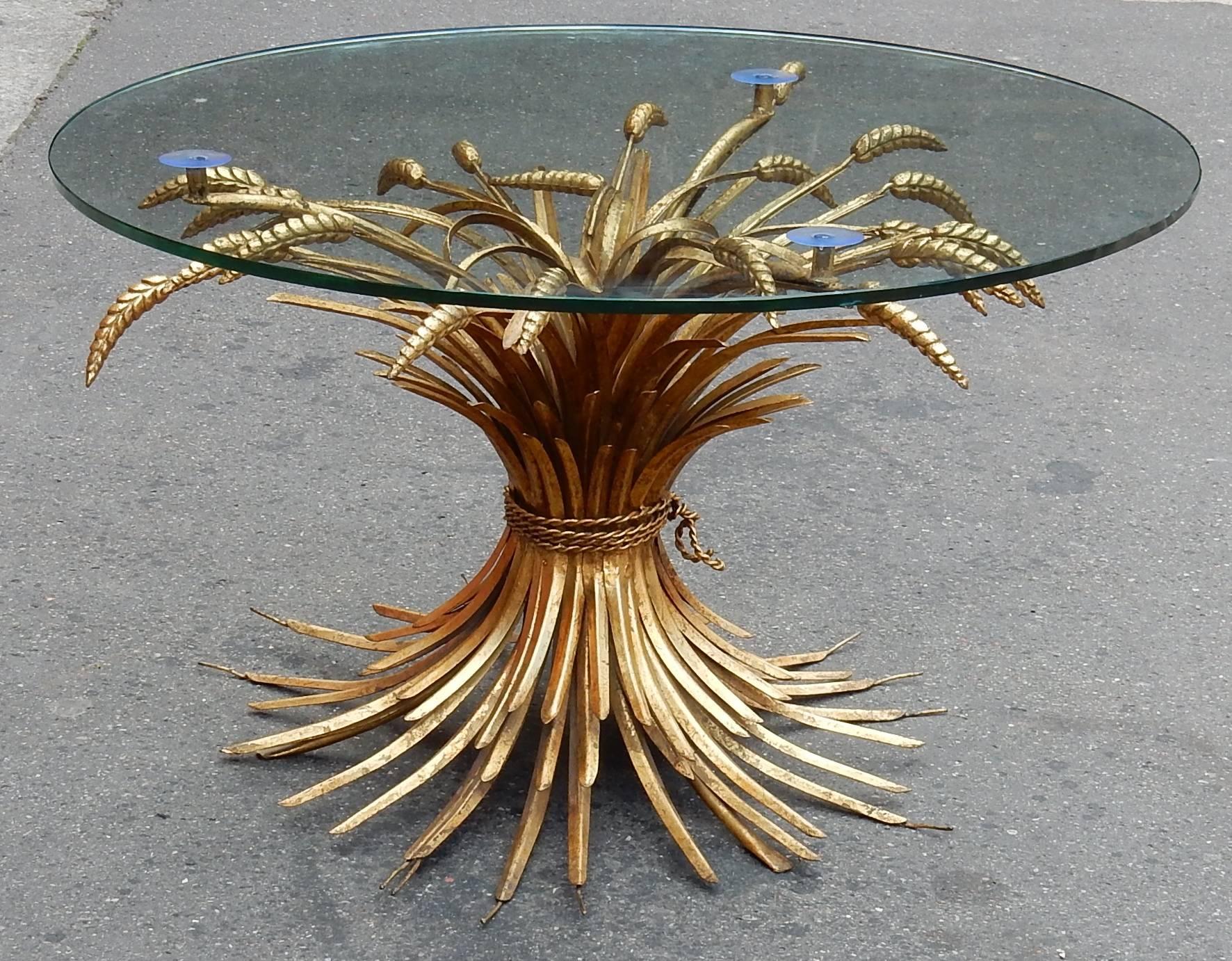 1970 Pedestal Table or Coffee Table in the Style of Coco Chanel in Gilded Iron In Good Condition In Paris, FR