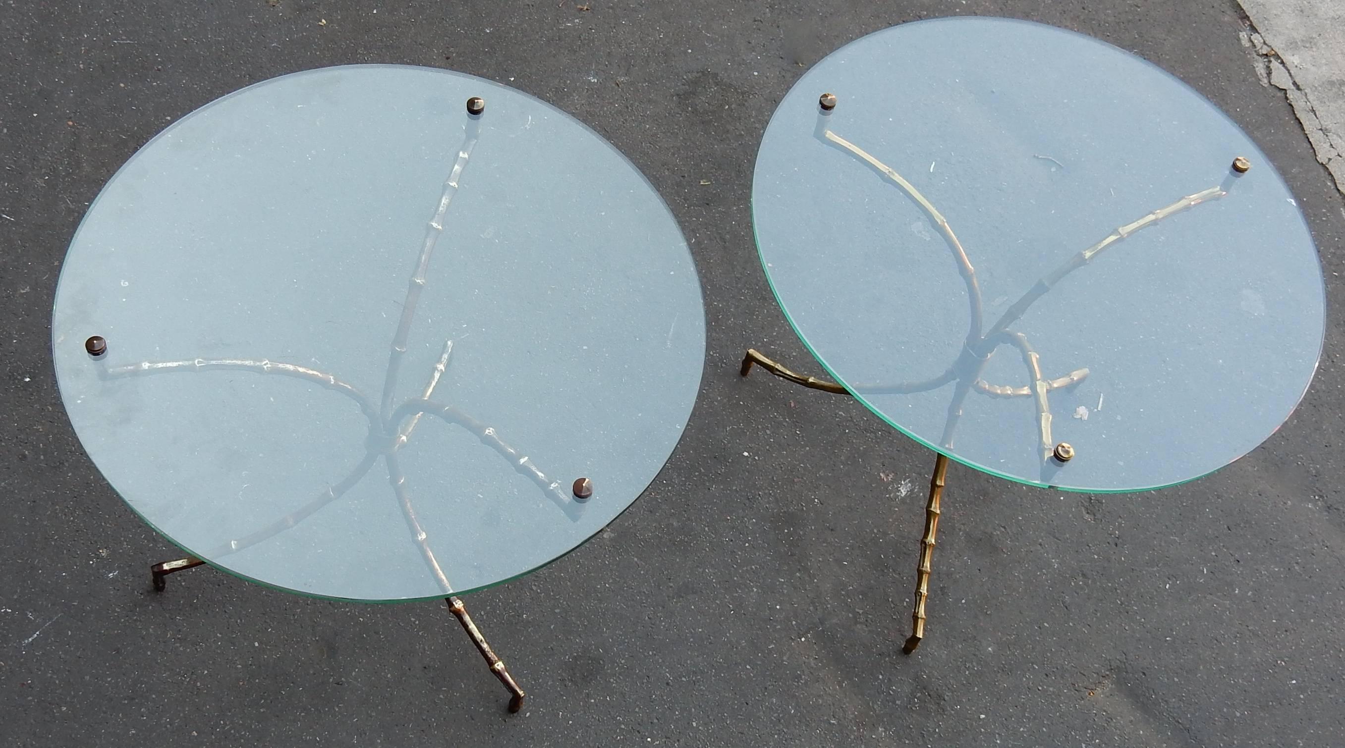 Pair of gueridons round tables or ends of sofa deco bamboo gilded brass, tray glass, everything is screw good condition, circa 1950-1970.