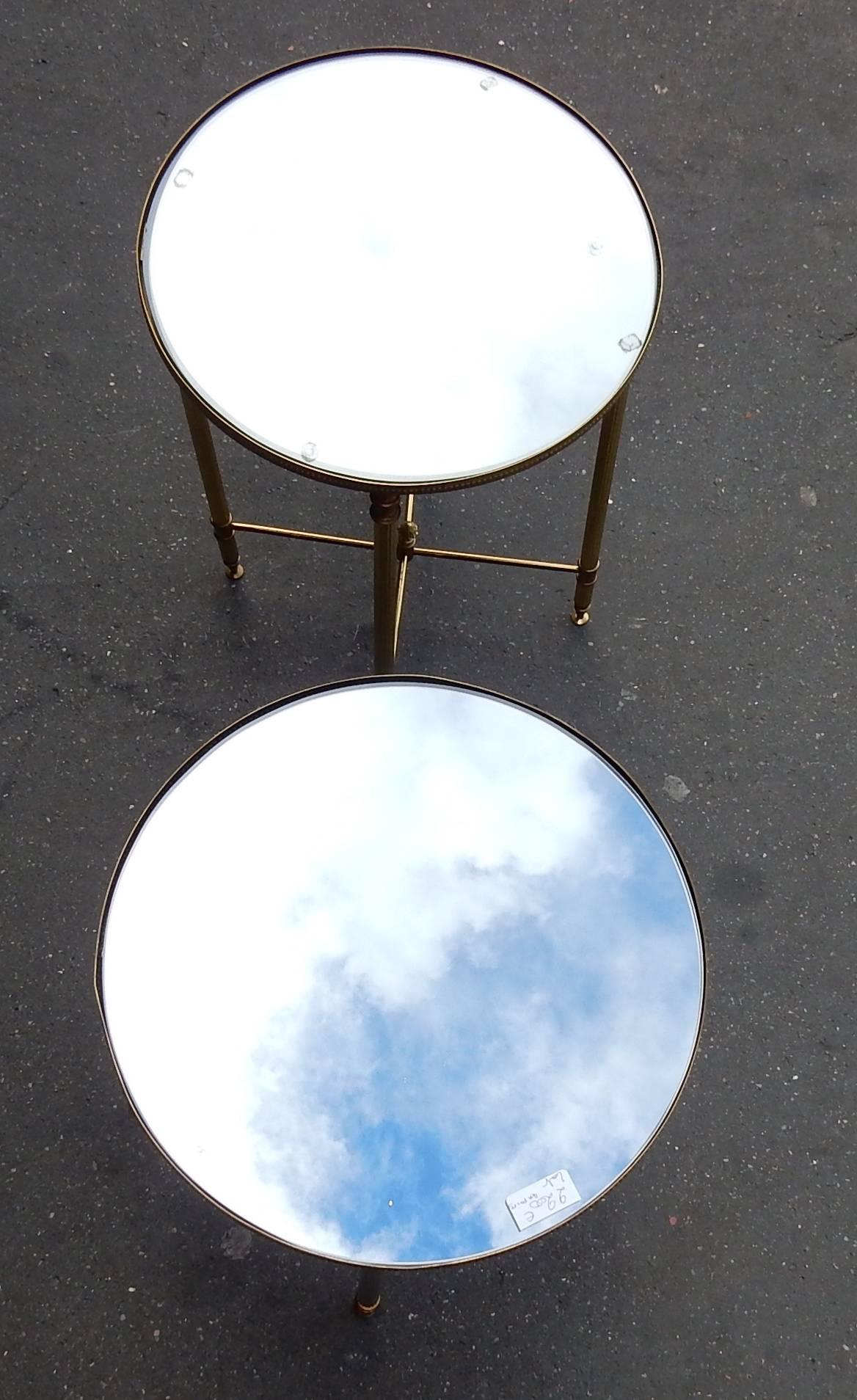 1970 pair of round ends of sofas Maison Baguès with spacer and cone pine, brass and gilted metal, trays in mirror darked, good condition.