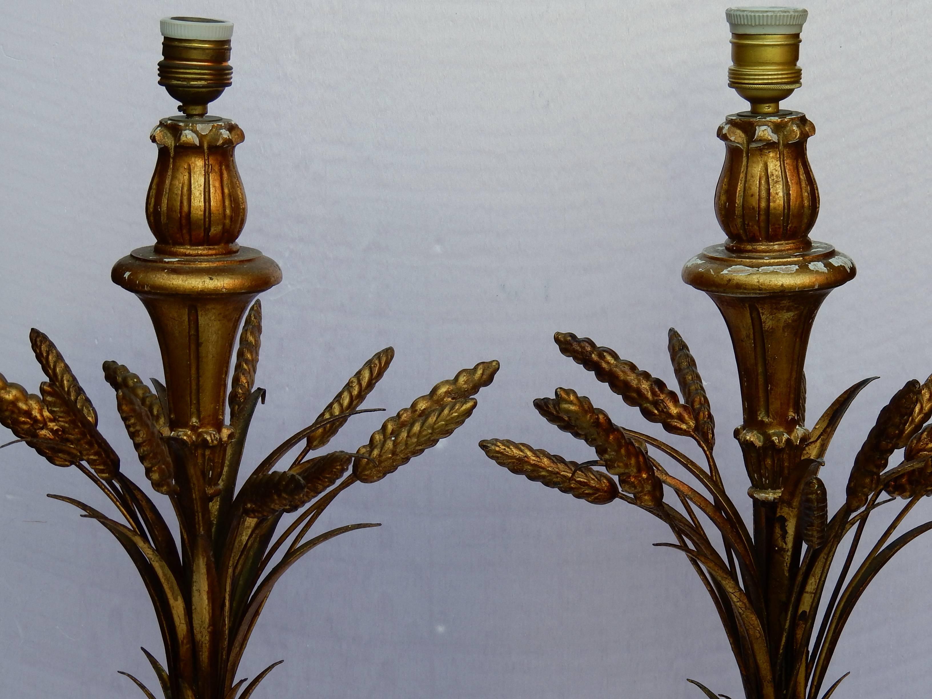 Pair of lamps in gilded wood with ears of corn,
Condition of use , circa on 1950.