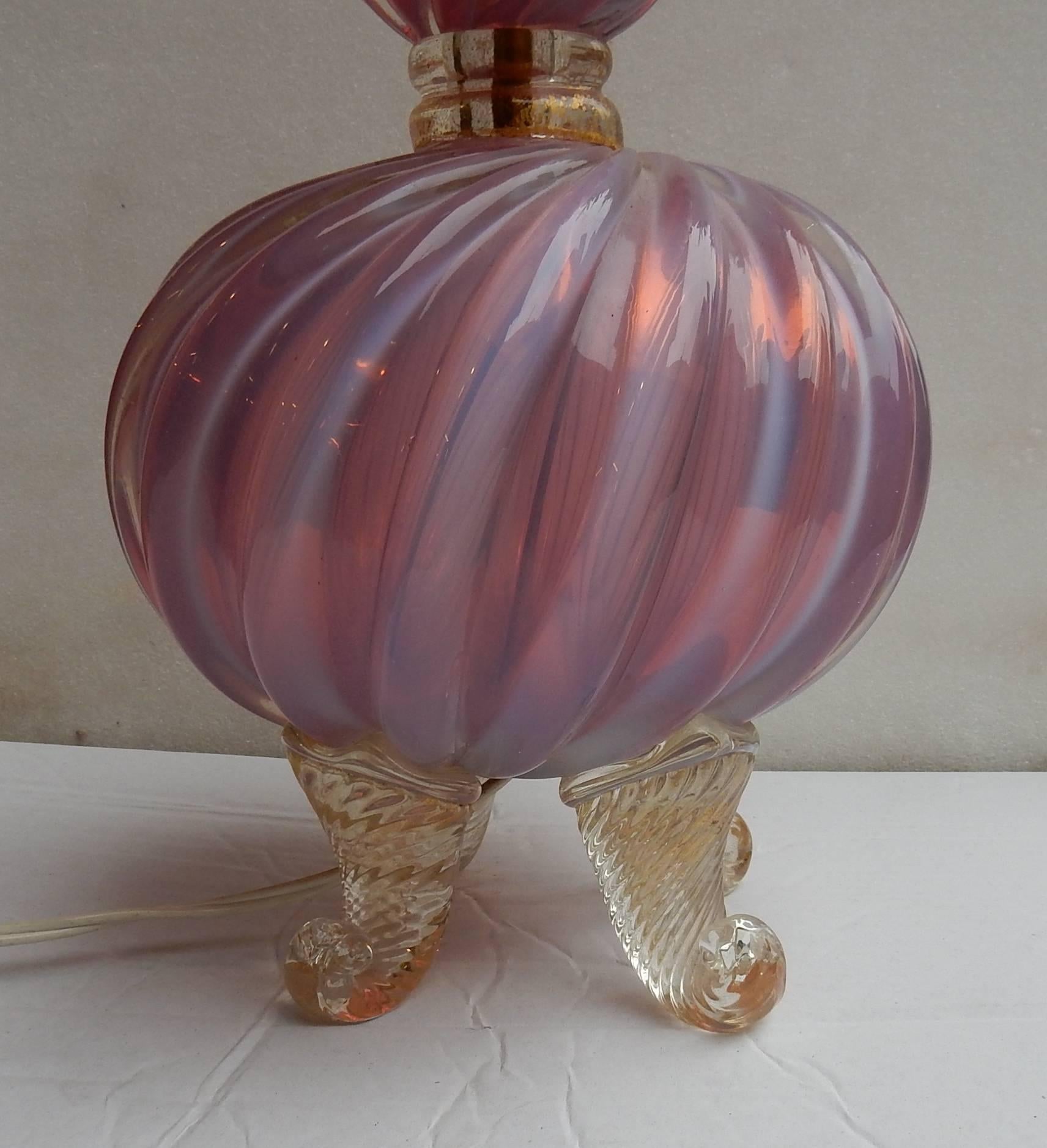 Crystal lamp of Murano, body twisted with central ring and 4 feet with straws golden, good condition, circa 1950-1970.