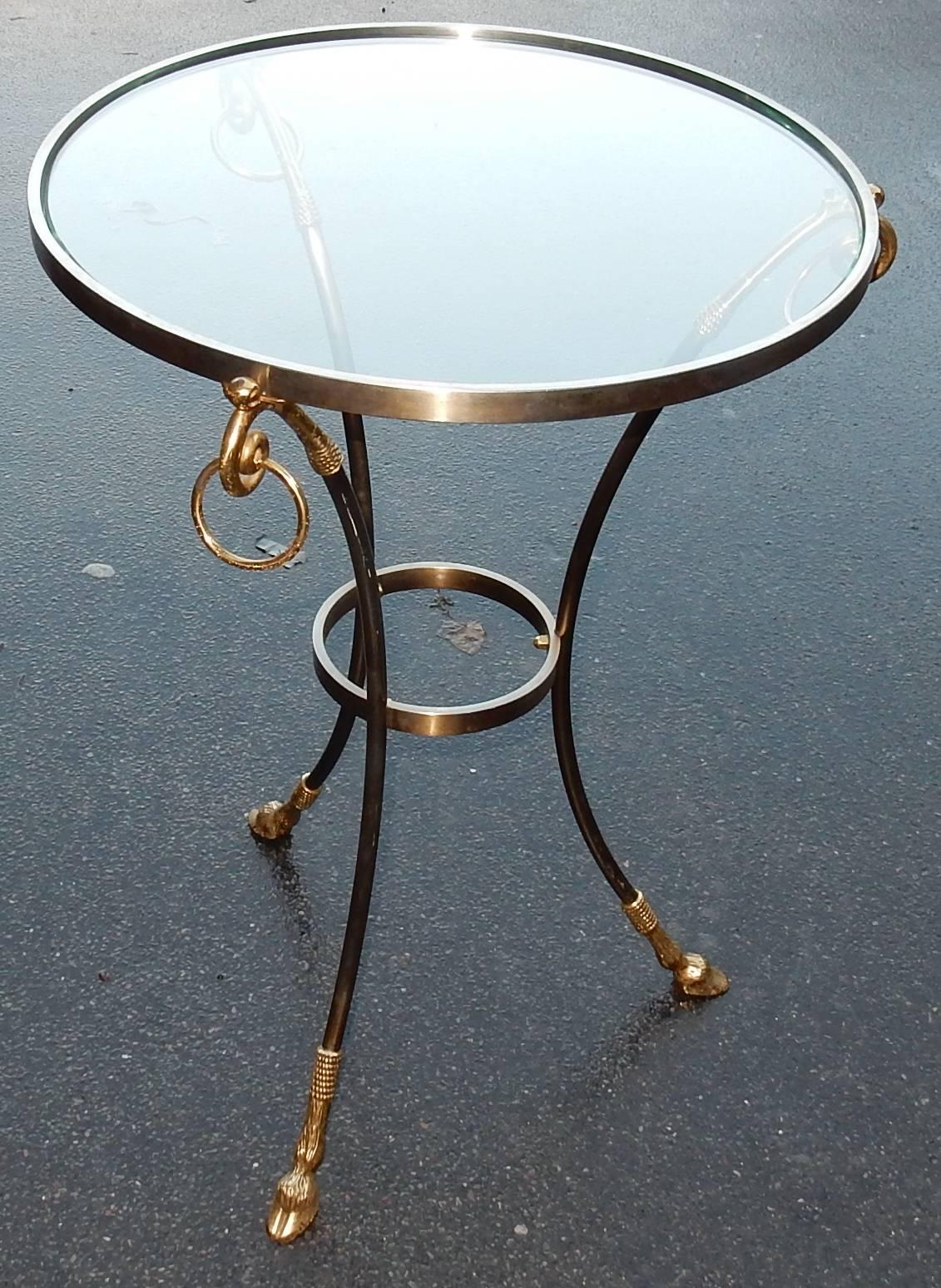 Bronze tripod pedestal table with buckles at the end of amounts,  spacer, feet ending by clans, trait in glass.
Everything is screwed, 
Central diameter top 52 cm 
Good condition, circa 1970/80