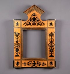 Cadre en bois marqueté aux motifs néoclassiques, Italie, XIXe siècle