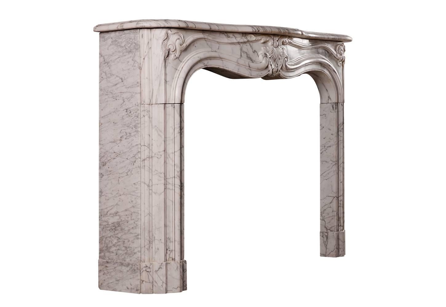 French Marble Fireplace Mantel in the Rococo Manner In Good Condition For Sale In London, GB