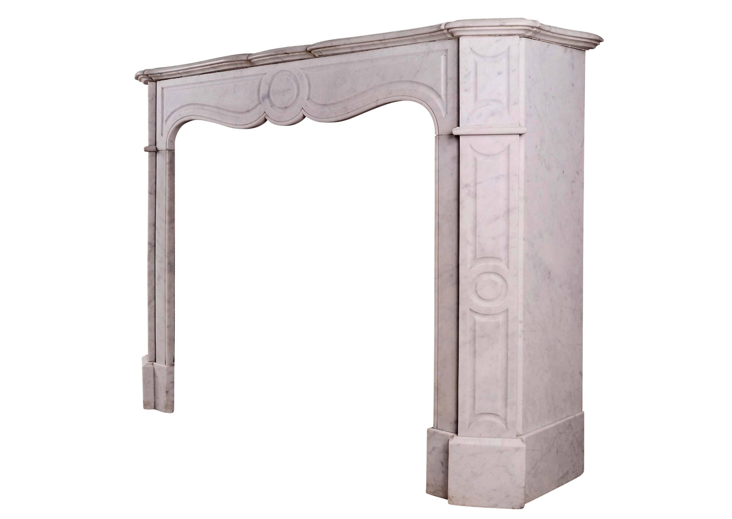 A 19th century French Pompadour fireplace in light Carrara marble. The jambs and frieze with panels, surmounted by moulded shelf. (Photo prior to full restoration.)

Measure: Shelf width 1200 mm 47 ¼ in
Overall height 1022 mm 40 ¼ in
Opening