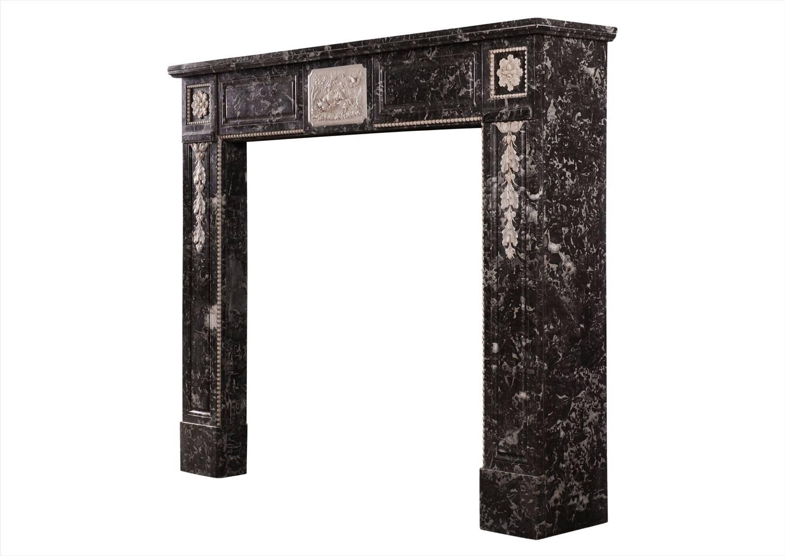 French Louis XVI St Anne's Marble Fireplace In Good Condition For Sale In London, GB